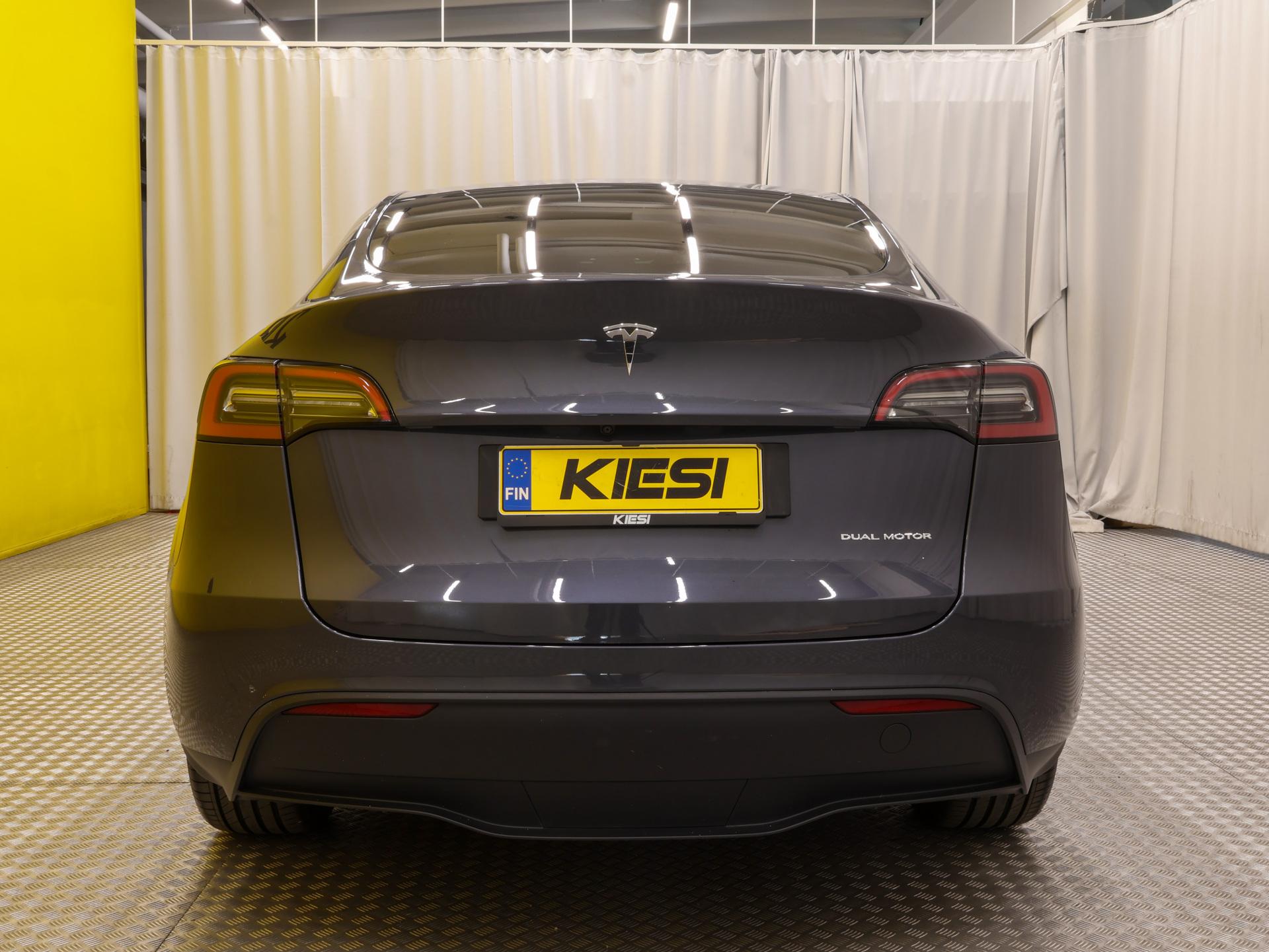 Näytä kaikki kuvat: 2023 Tesla Model Y