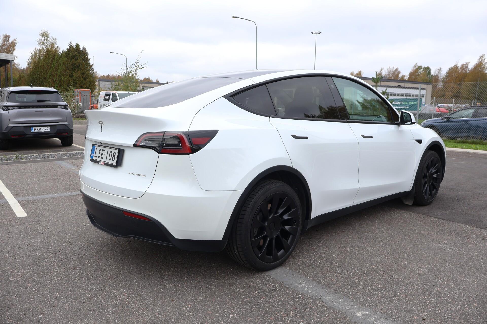 Näytä kaikki kuvat: 2022 Tesla Model Y