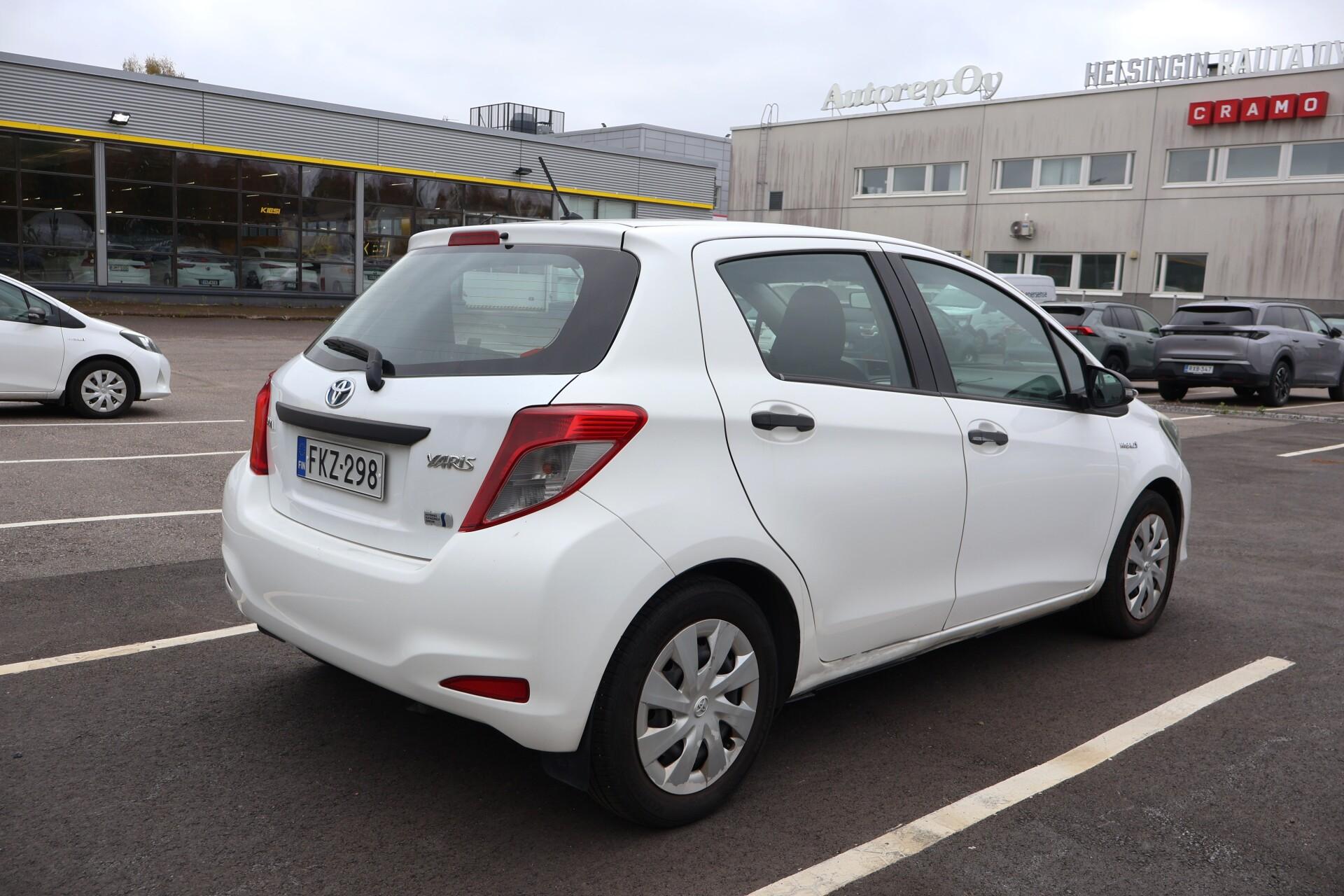 Näytä kaikki kuvat: 2013 Toyota Yaris