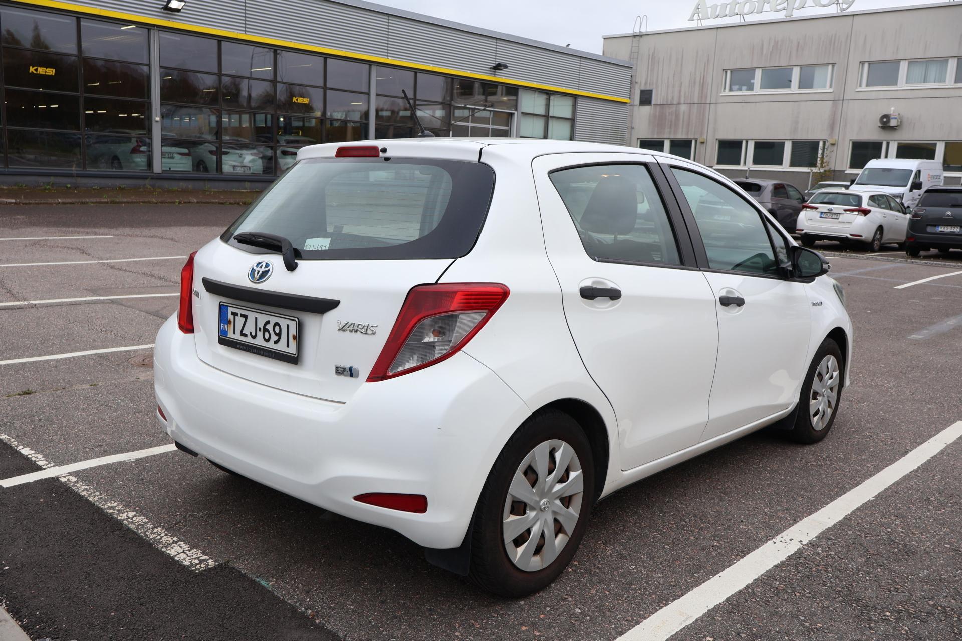 Näytä kaikki kuvat: 2014 Toyota Yaris