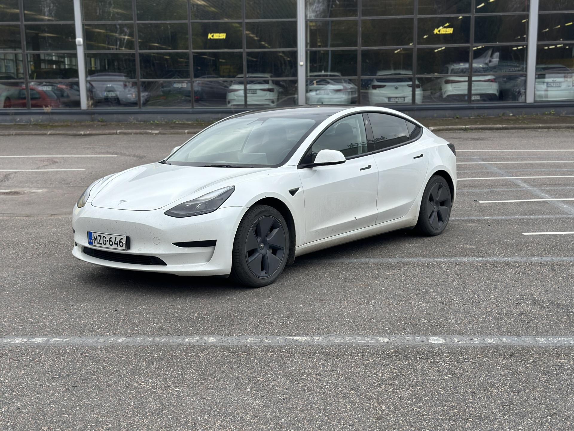 Pienoiskuva 3: 2021 Tesla Model 3