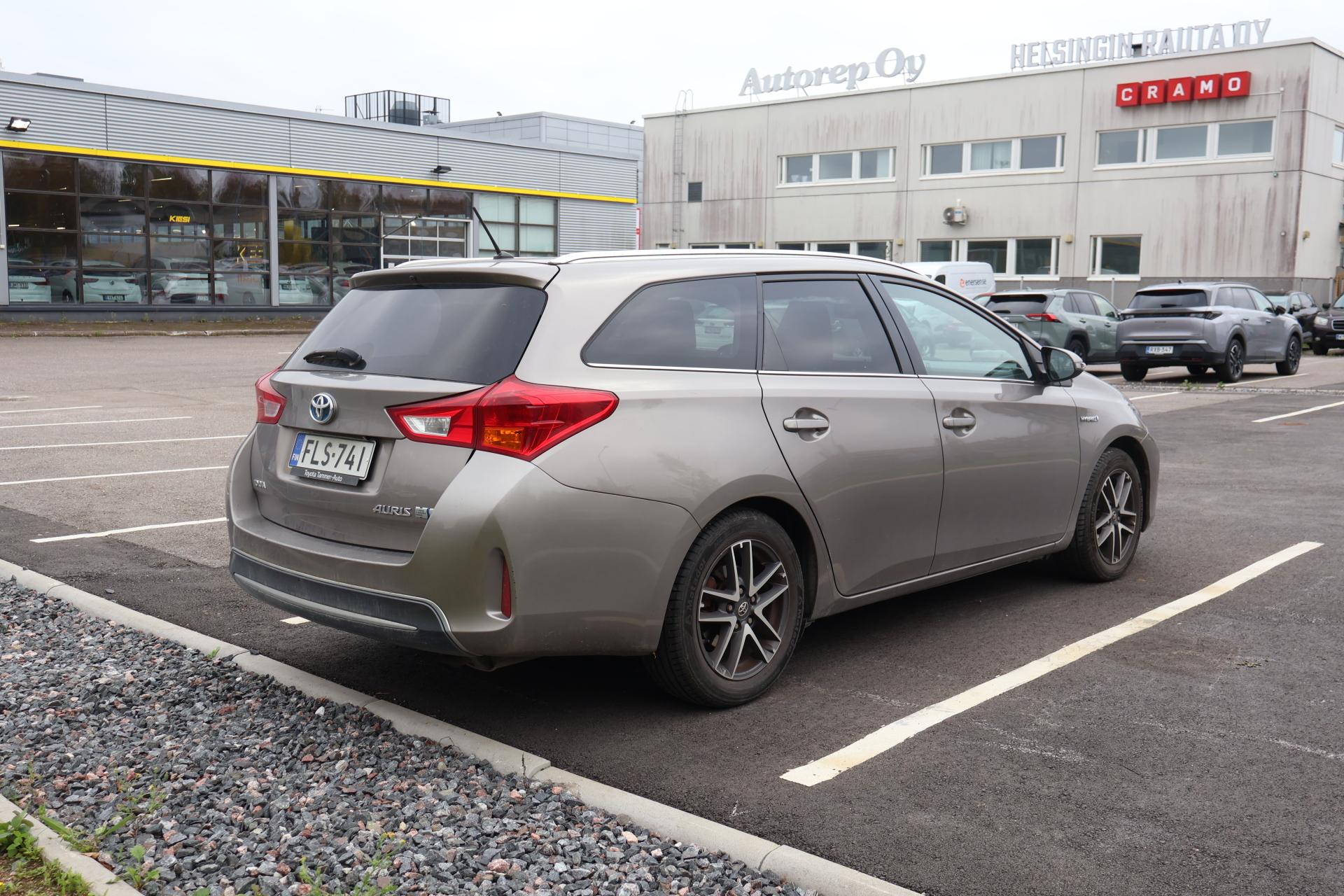 Näytä kaikki kuvat: 2015 Toyota Auris