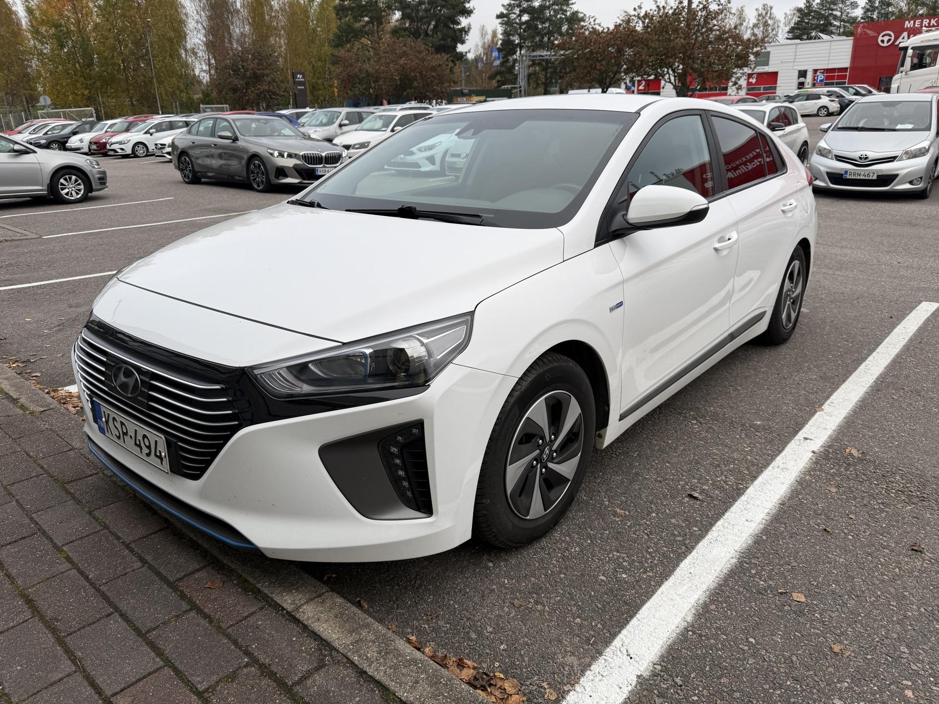 Pienoiskuva 3: 2017 Hyundai Ioniq Hybrid