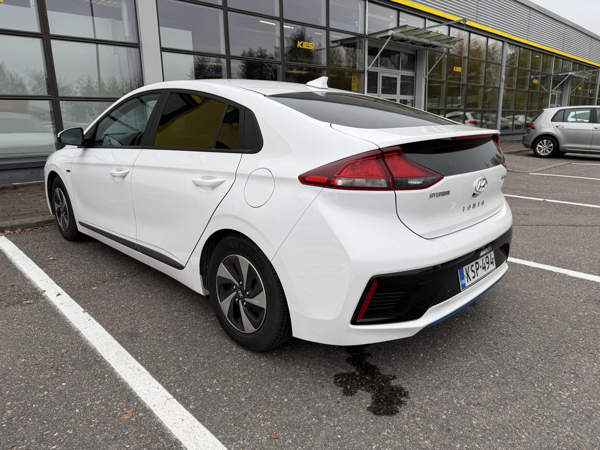 Näytä kaikki kuvat: 2017 Hyundai Ioniq Hybrid