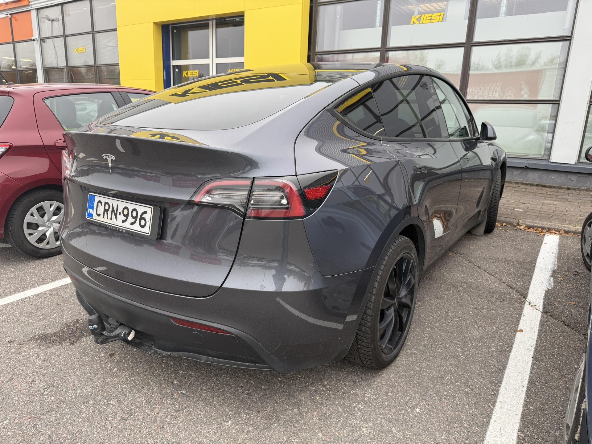 Näytä kaikki kuvat: 2023 Tesla Model Y