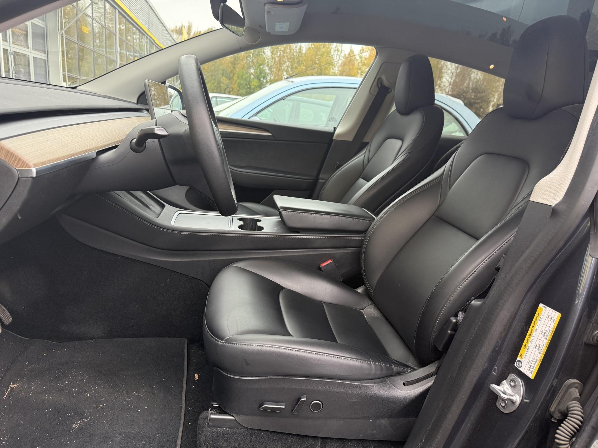 Tesla Model Y Standard Range RWD 2023, kuva 7/18