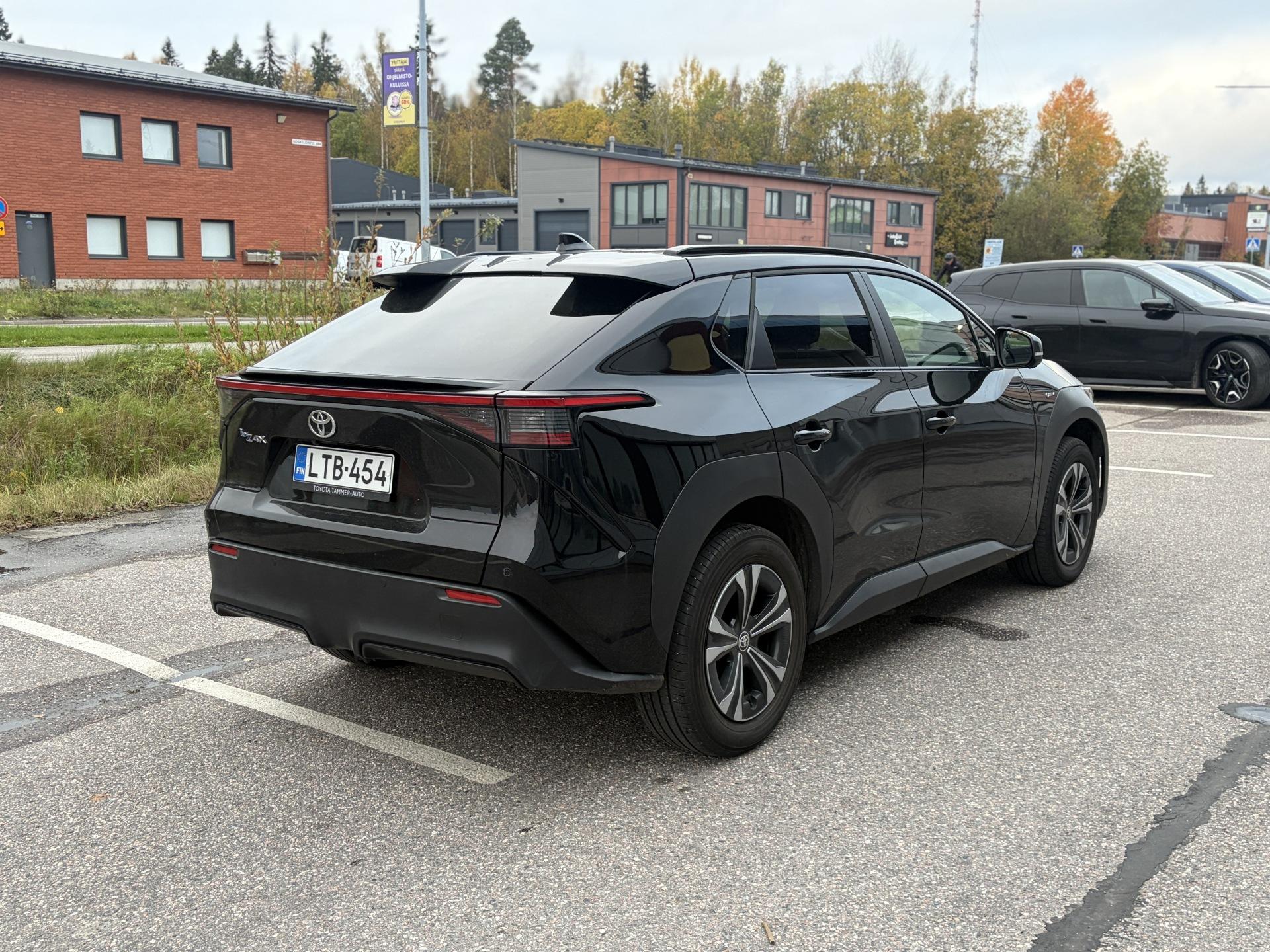 Näytä kaikki kuvat: 2025 Toyota bZ4X