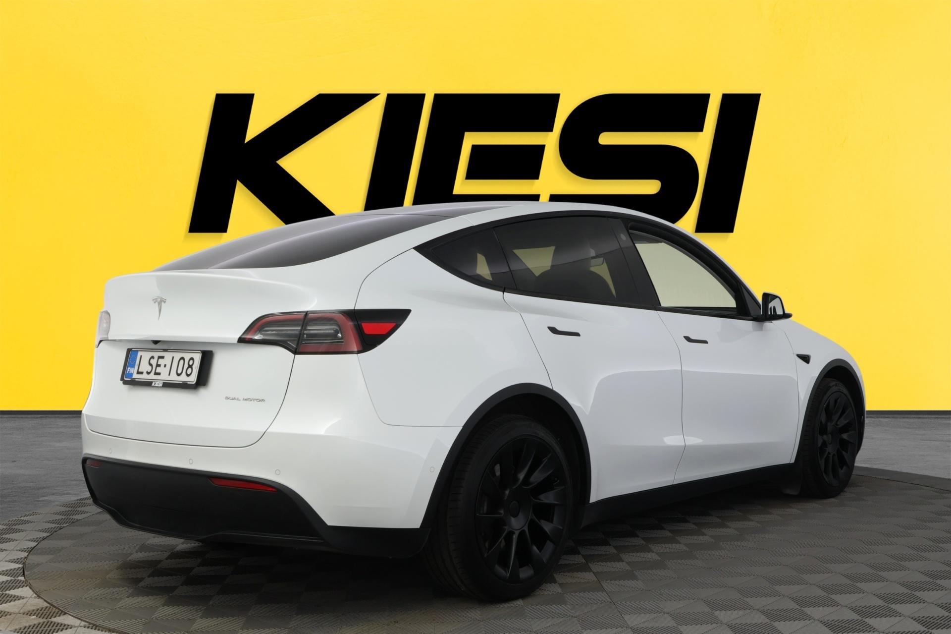 Näytä kaikki kuvat: 2022 Tesla Model Y