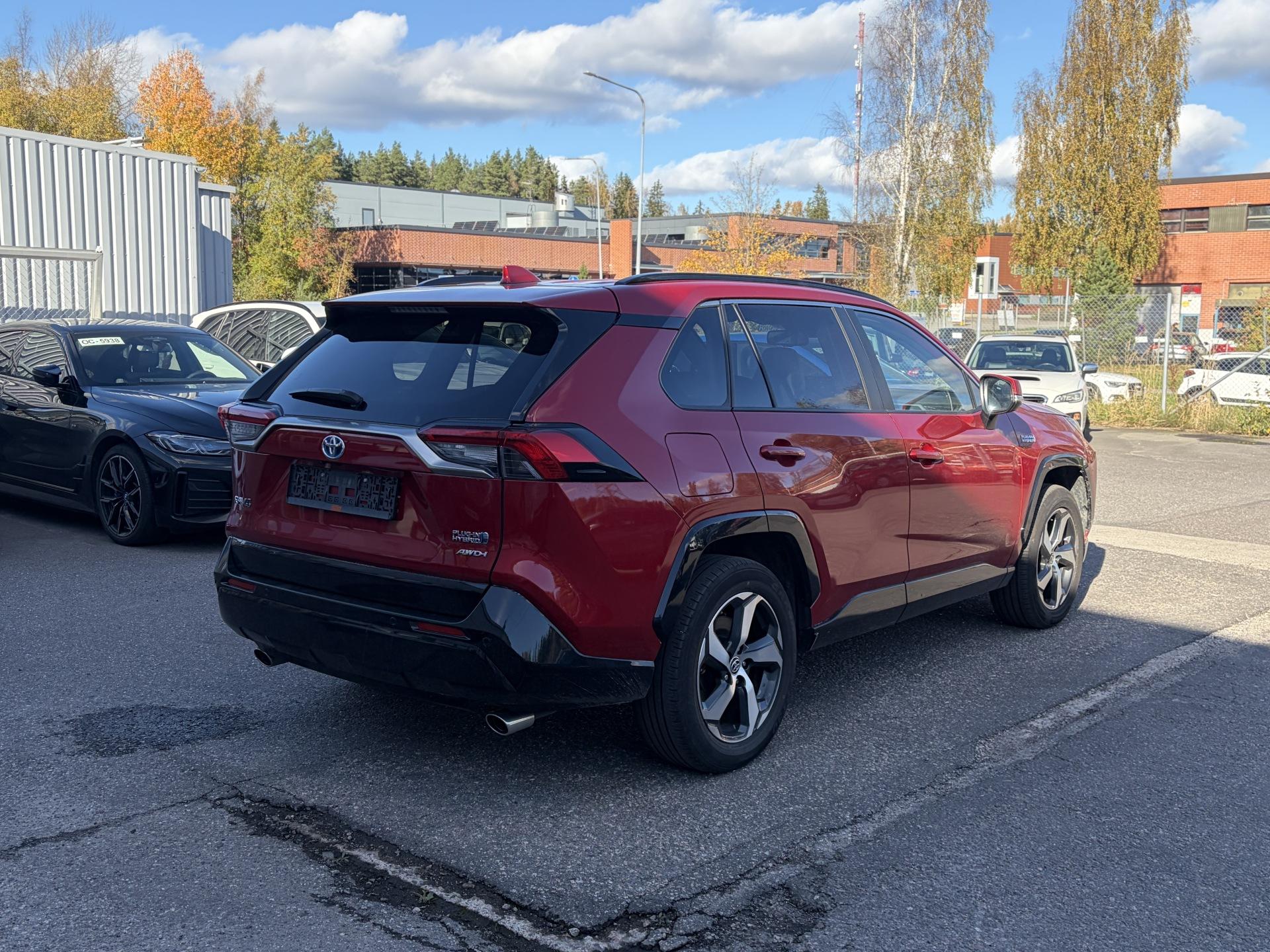 Näytä kaikki kuvat: 2024 Toyota RAV4 Plug-In