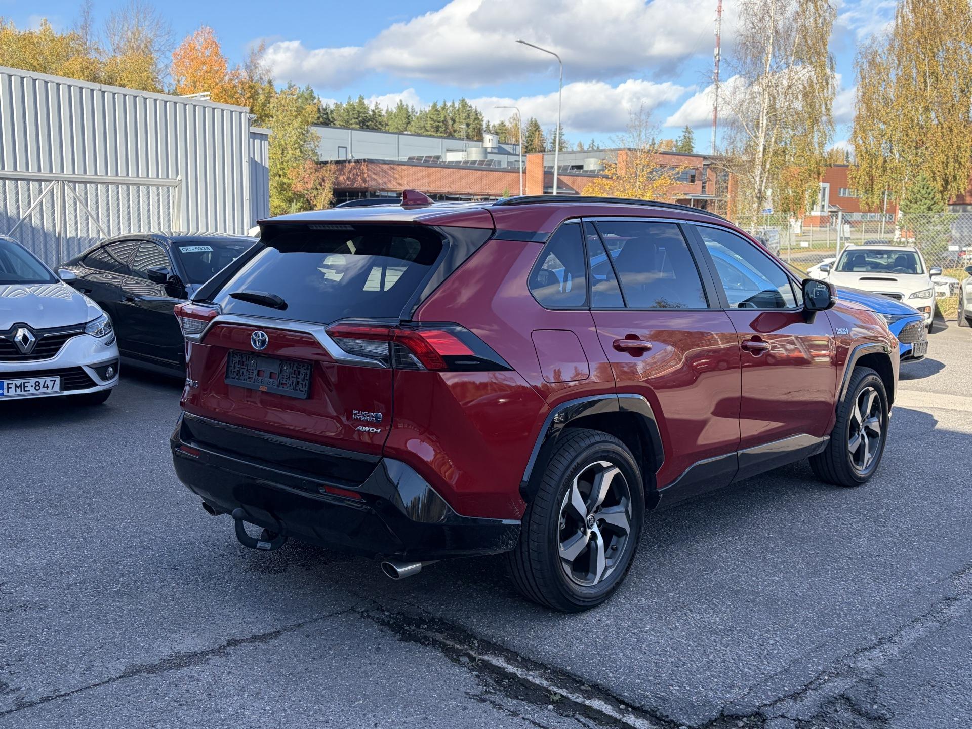 Näytä kaikki kuvat: 2024 Toyota RAV4 Plug-In