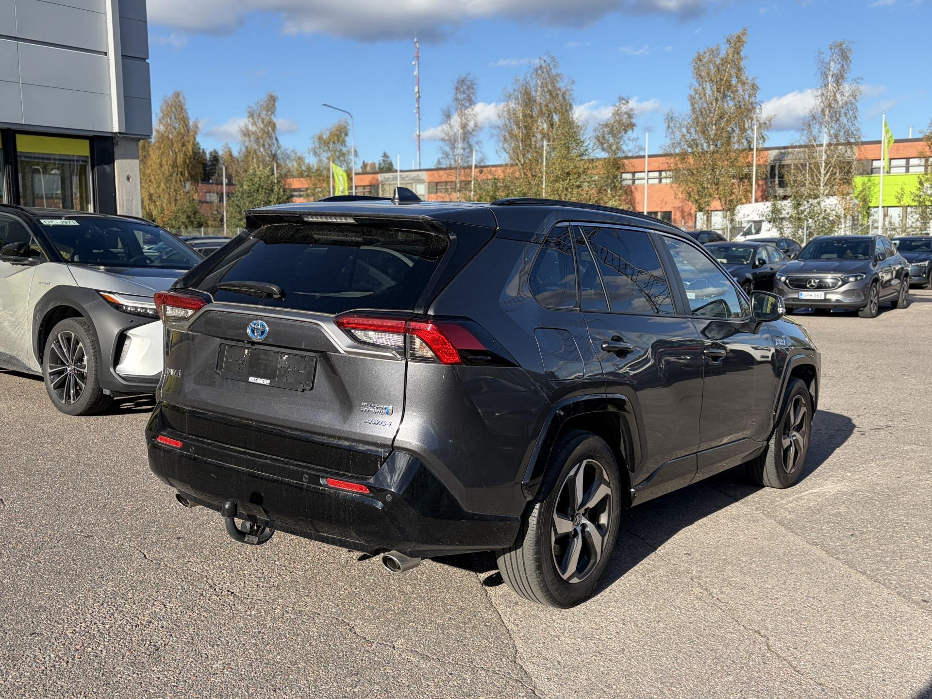 Näytä kaikki kuvat: 2024 Toyota RAV4 Plug-In