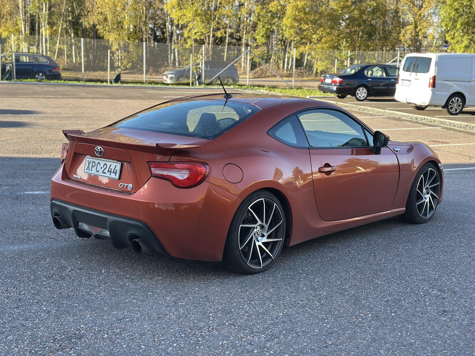 Näytä kaikki kuvat: 2012 Toyota GT86