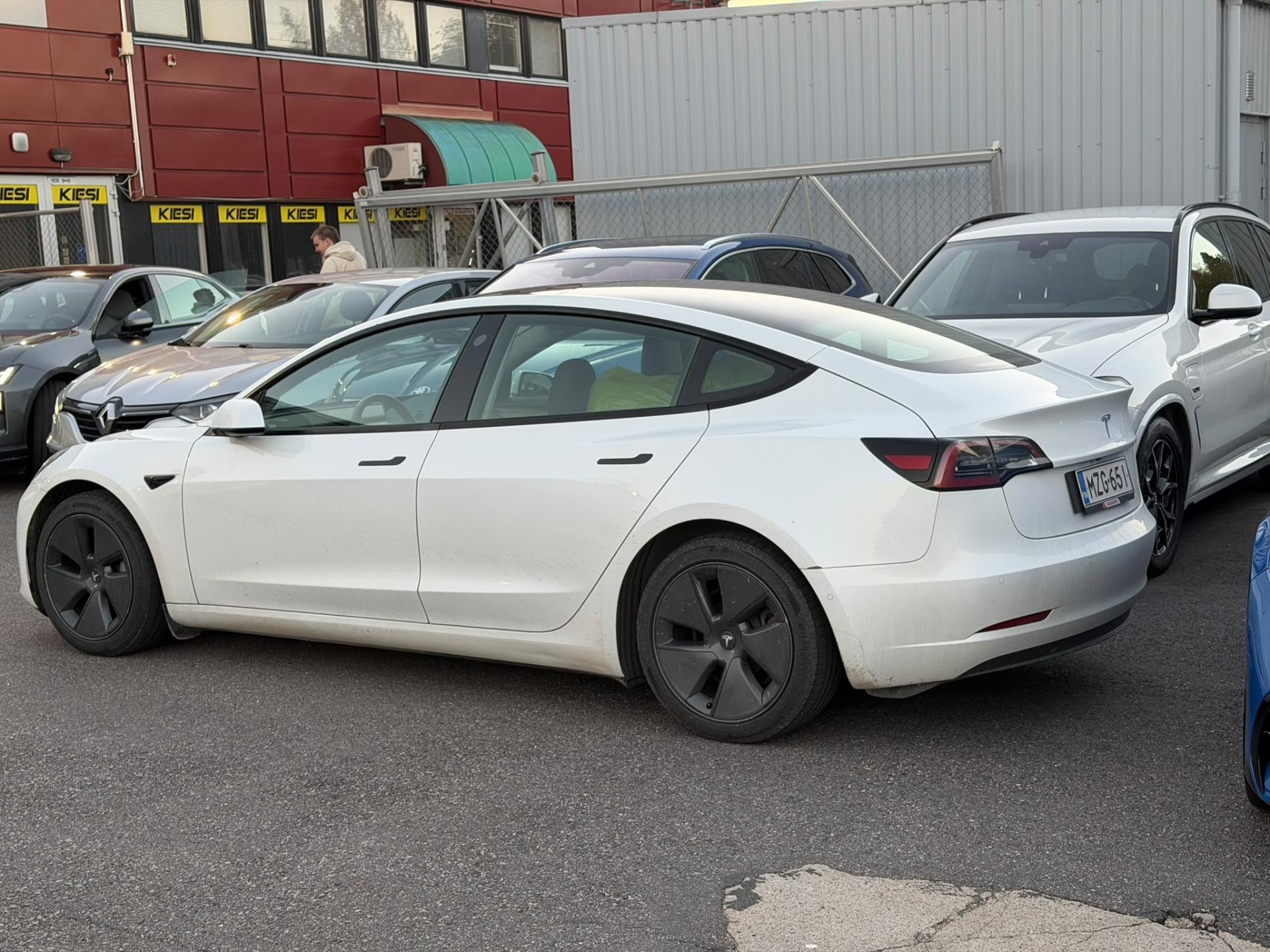 Pienoiskuva 2: 2021 Tesla Model 3
