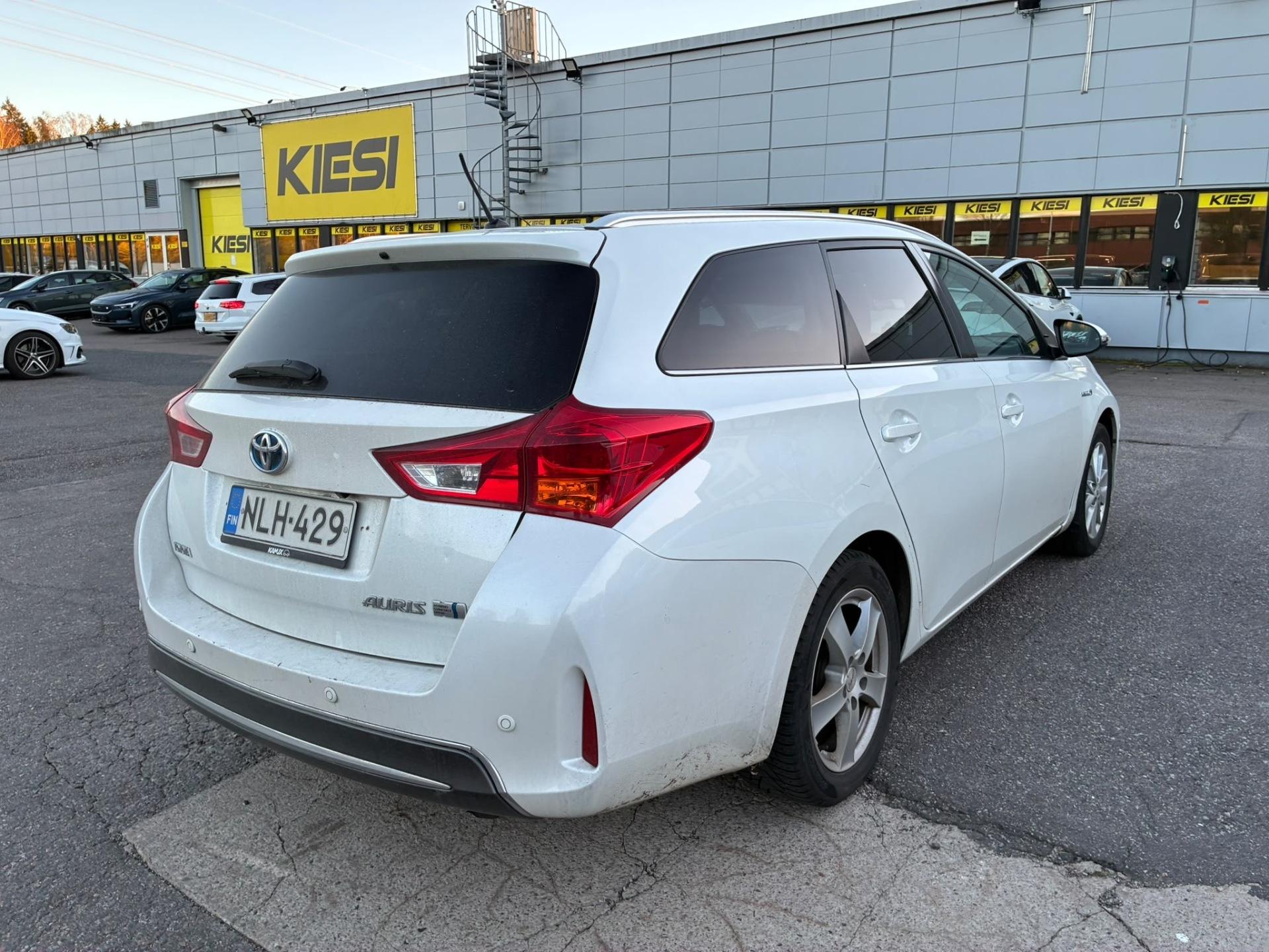 Näytä kaikki kuvat: 2014 Toyota Auris