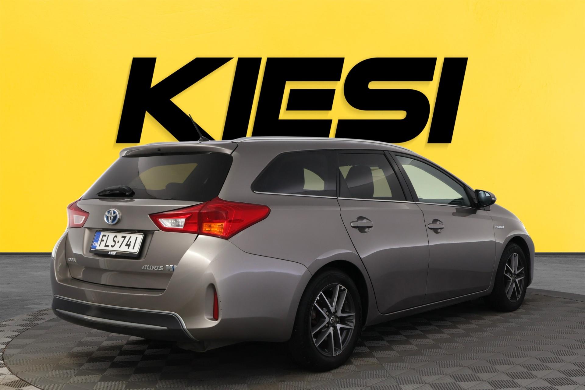 Näytä kaikki kuvat: 2015 Toyota Auris