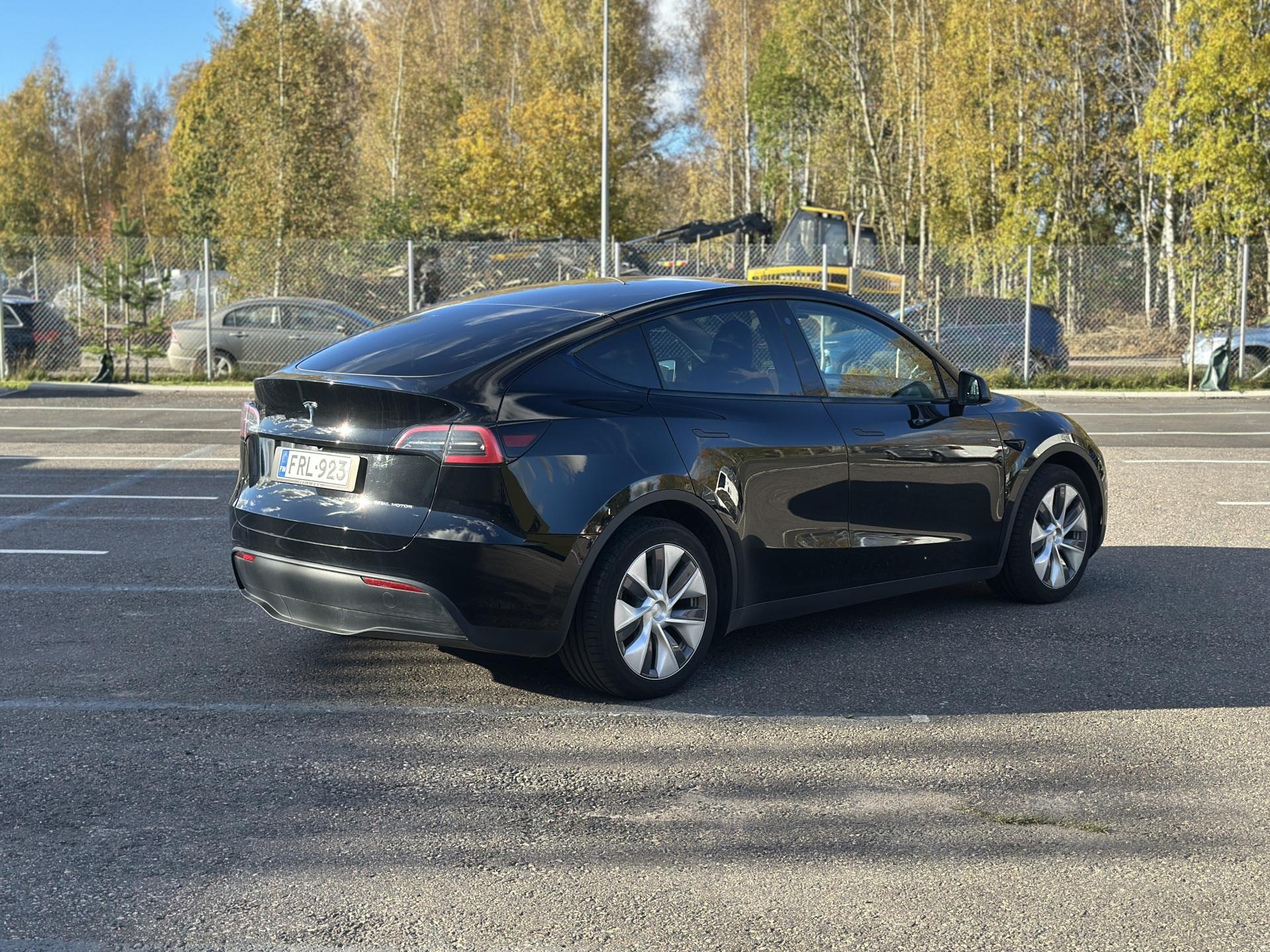 Näytä kaikki kuvat: 2023 Tesla Model Y