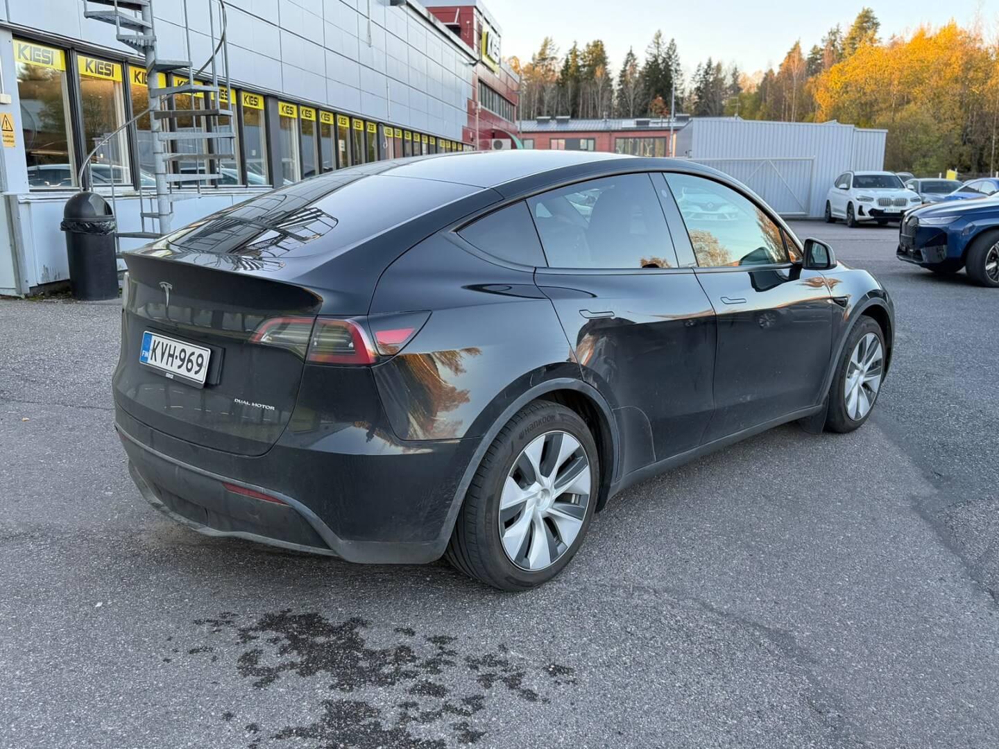 Näytä kaikki kuvat: 2023 Tesla Model Y