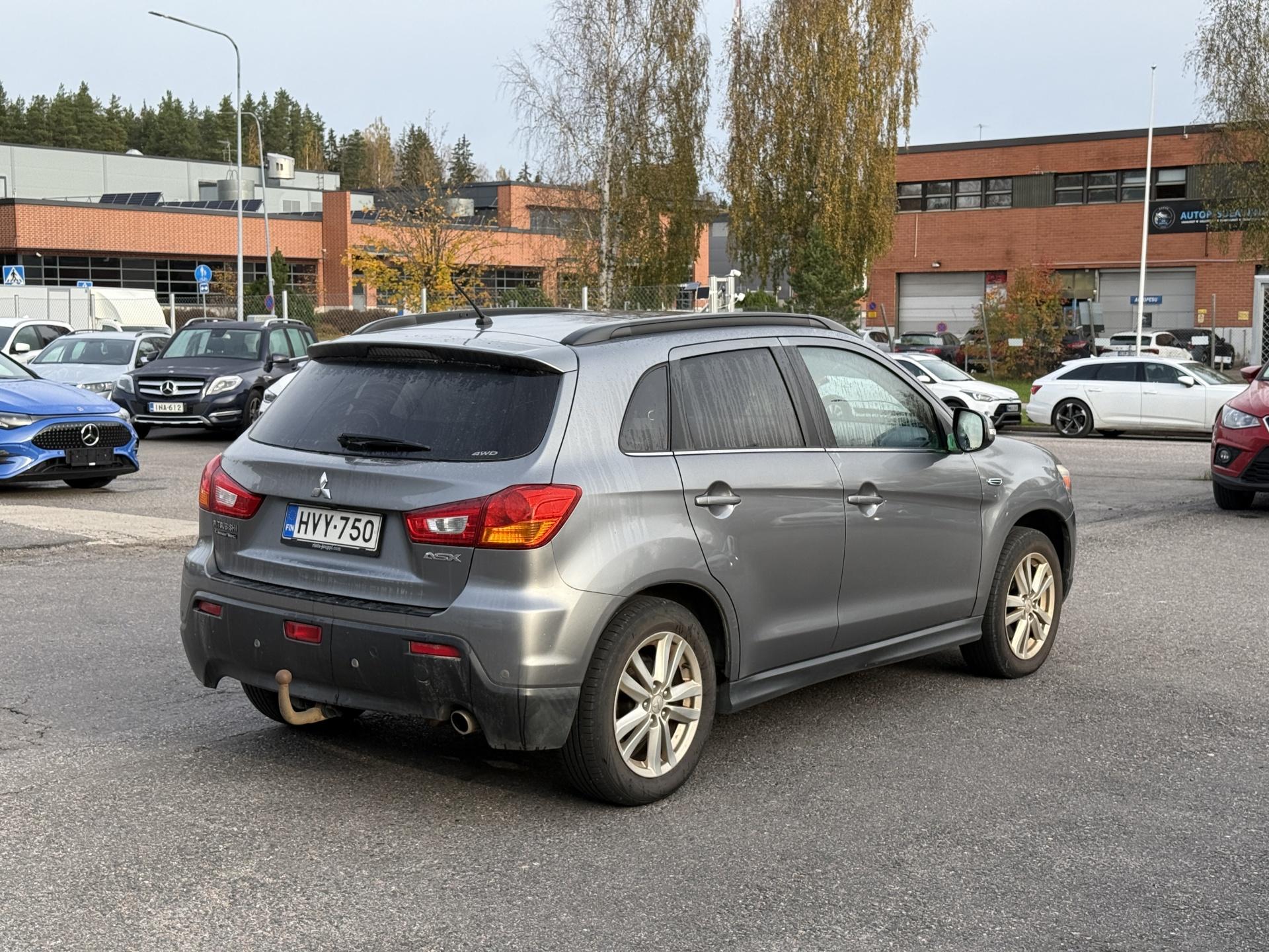 Näytä kaikki kuvat: 2011 Mitsubishi ASX