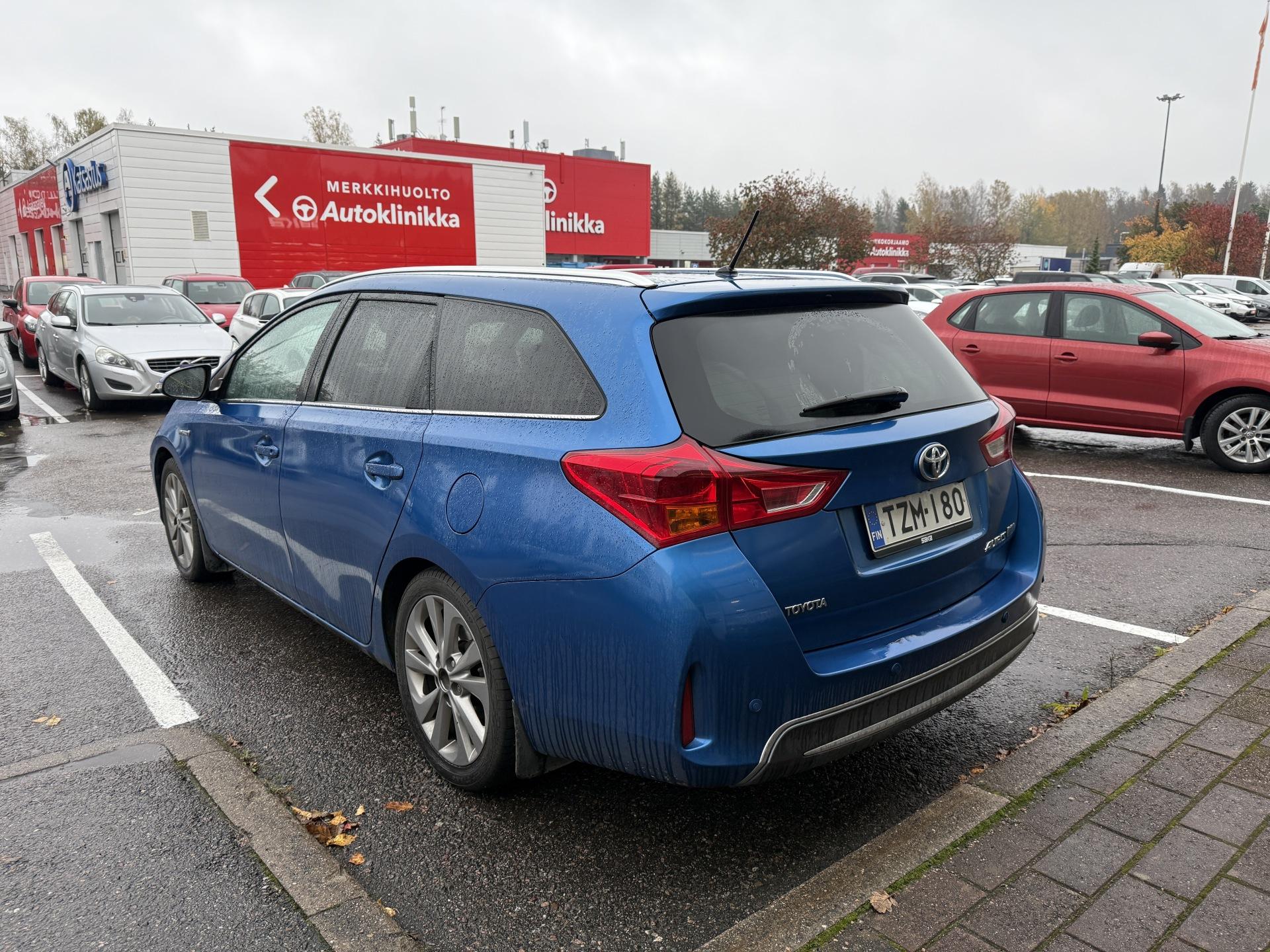Näytä kaikki kuvat: 2014 Toyota Auris