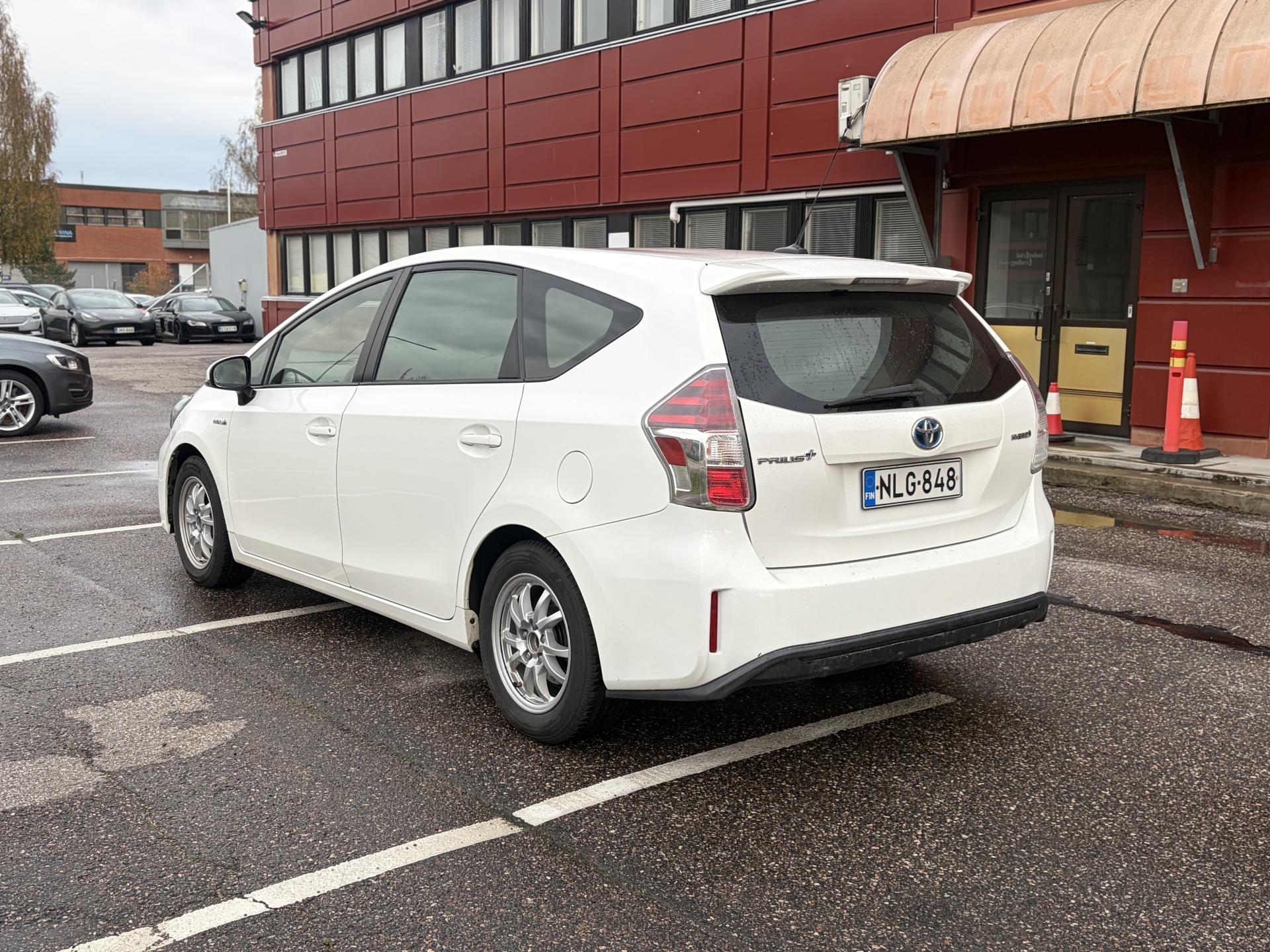 Näytä kaikki kuvat: 2018 Toyota Prius+