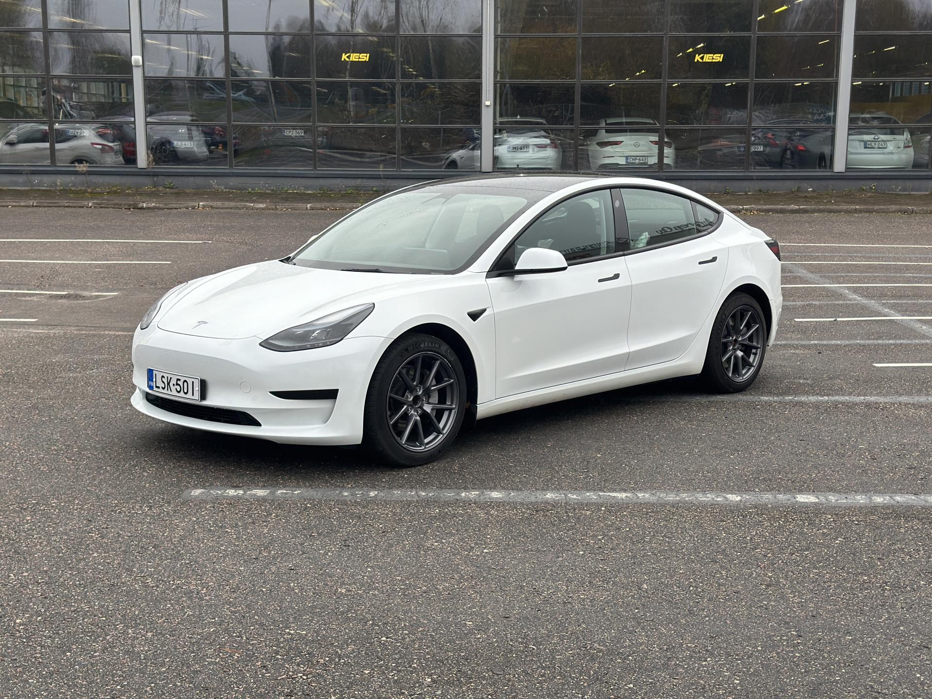 Pienoiskuva 3: 2023 Tesla Model 3