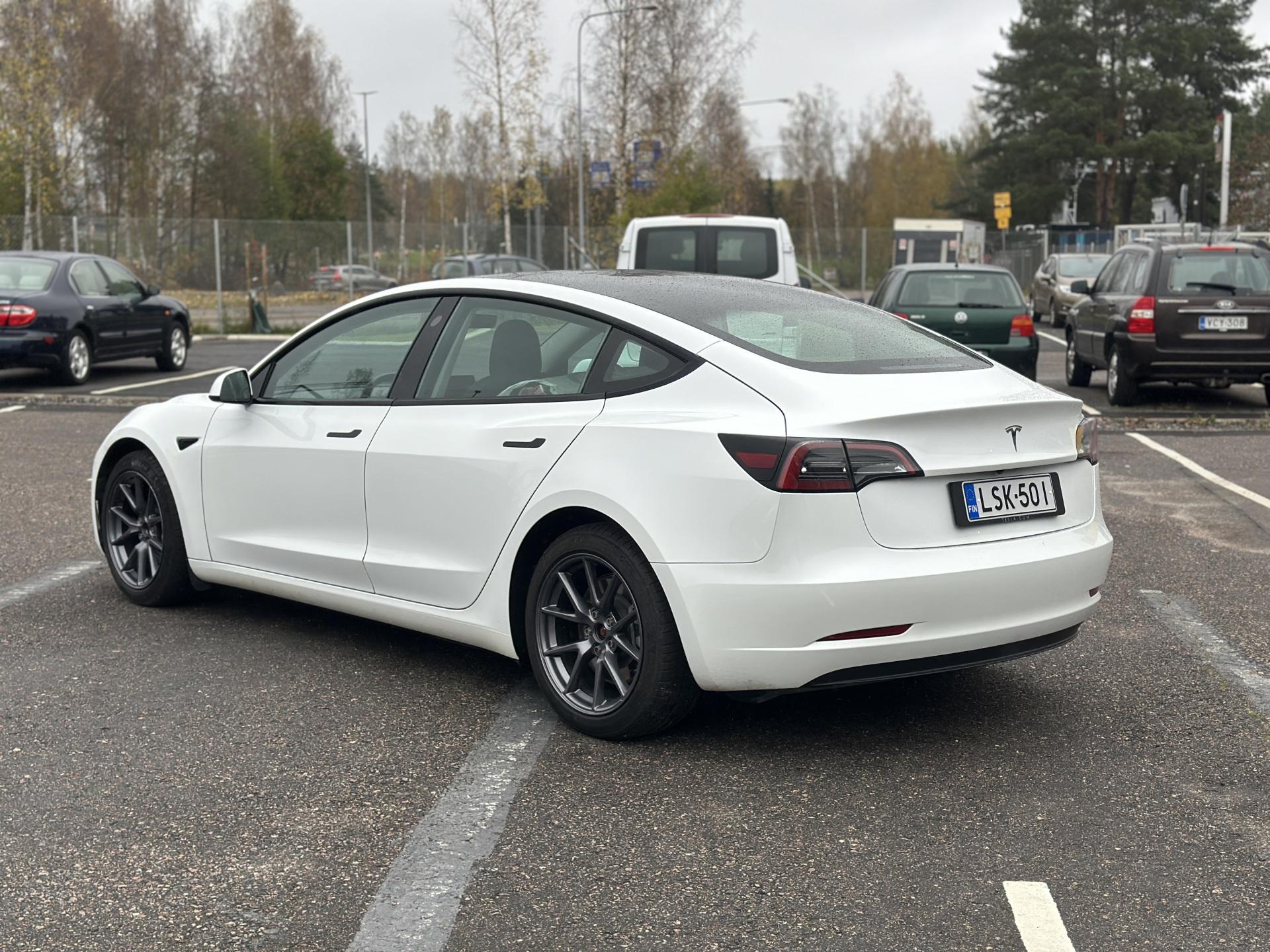 Näytä kaikki kuvat: 2023 Tesla Model 3