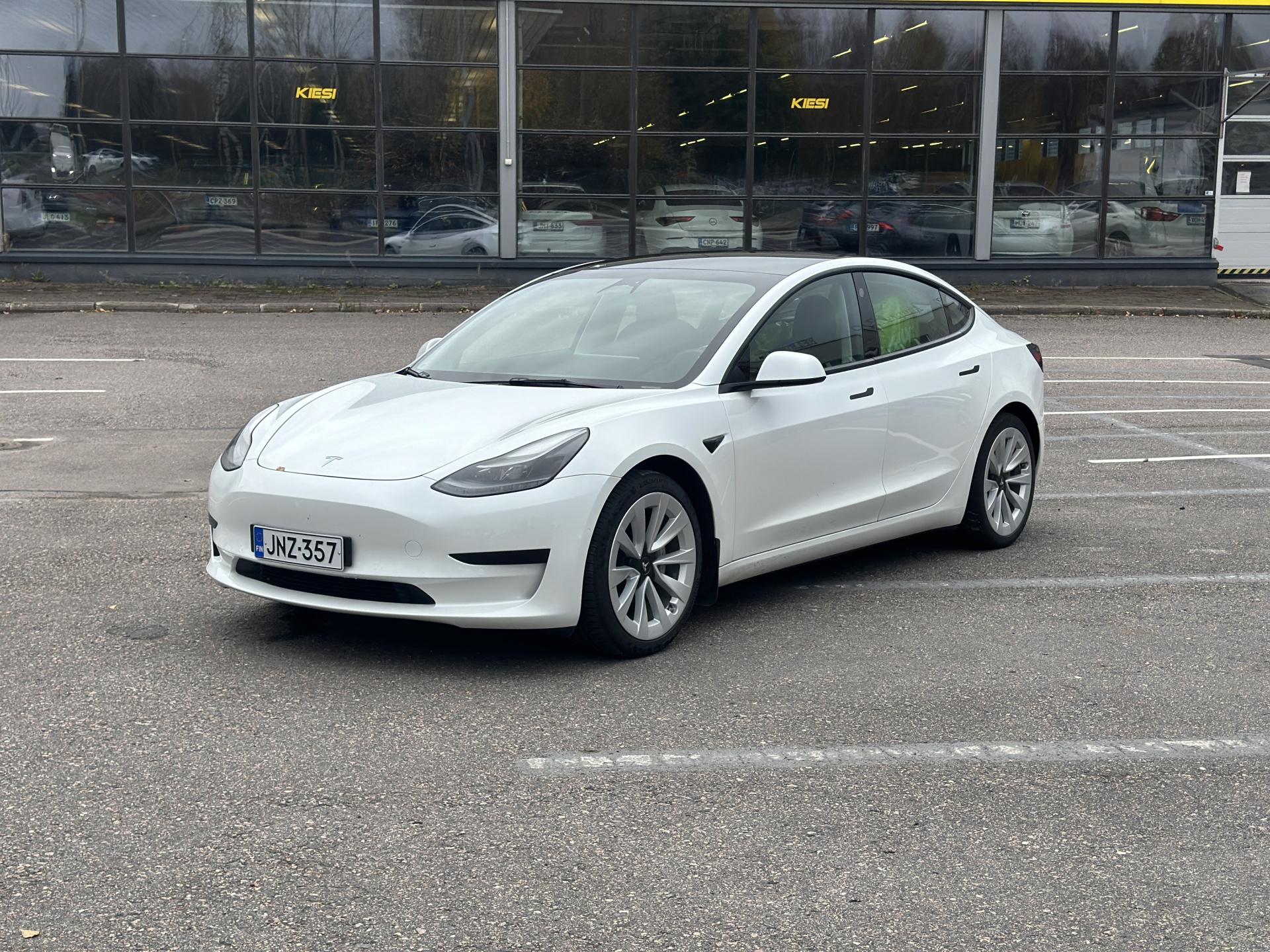 Pienoiskuva 3: 2021 Tesla Model 3