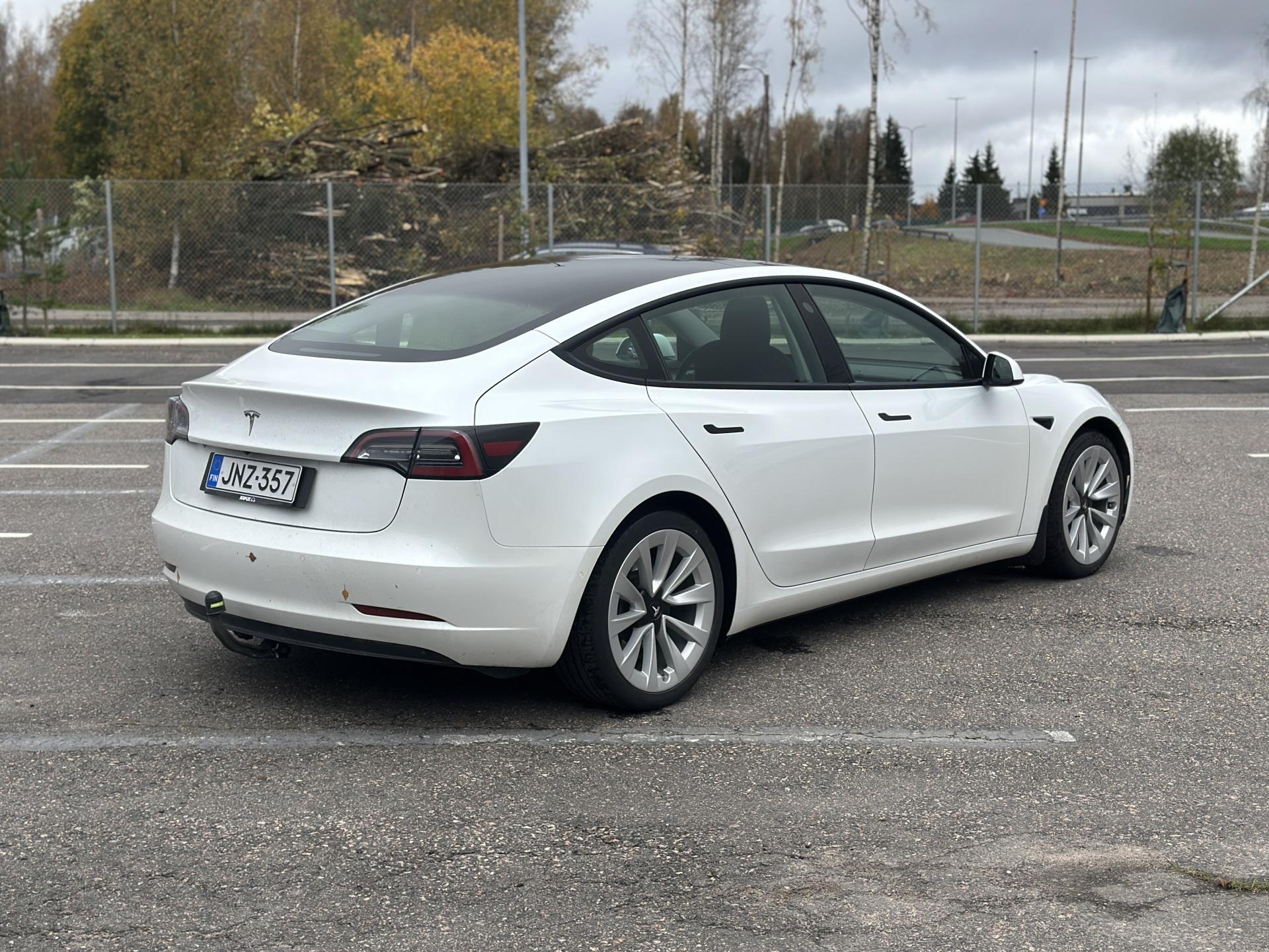 Näytä kaikki kuvat: 2021 Tesla Model 3