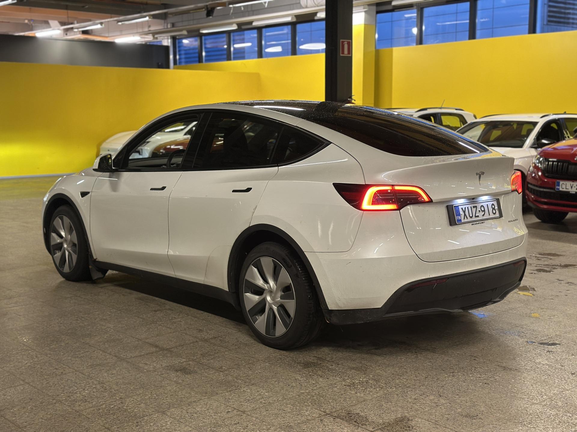 Näytä kaikki kuvat: 2023 Tesla Model Y