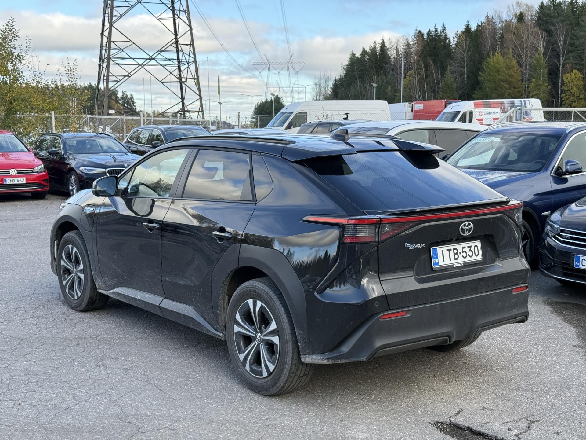 Näytä kaikki kuvat: 2023 Toyota bZ4X