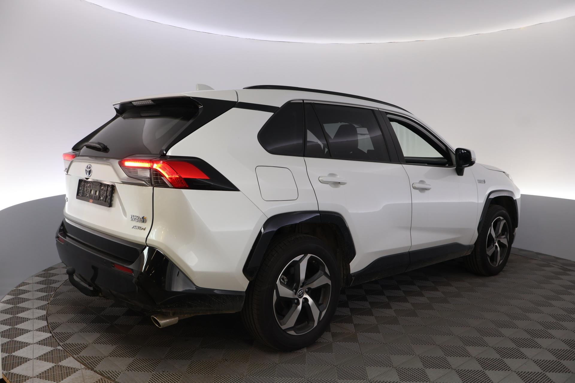 Näytä kaikki kuvat: 2024 Toyota RAV4 Plug-In