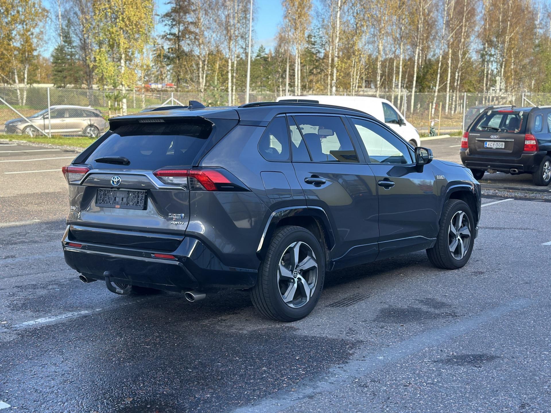 Näytä kaikki kuvat: 2024 Toyota RAV4 Plug-In