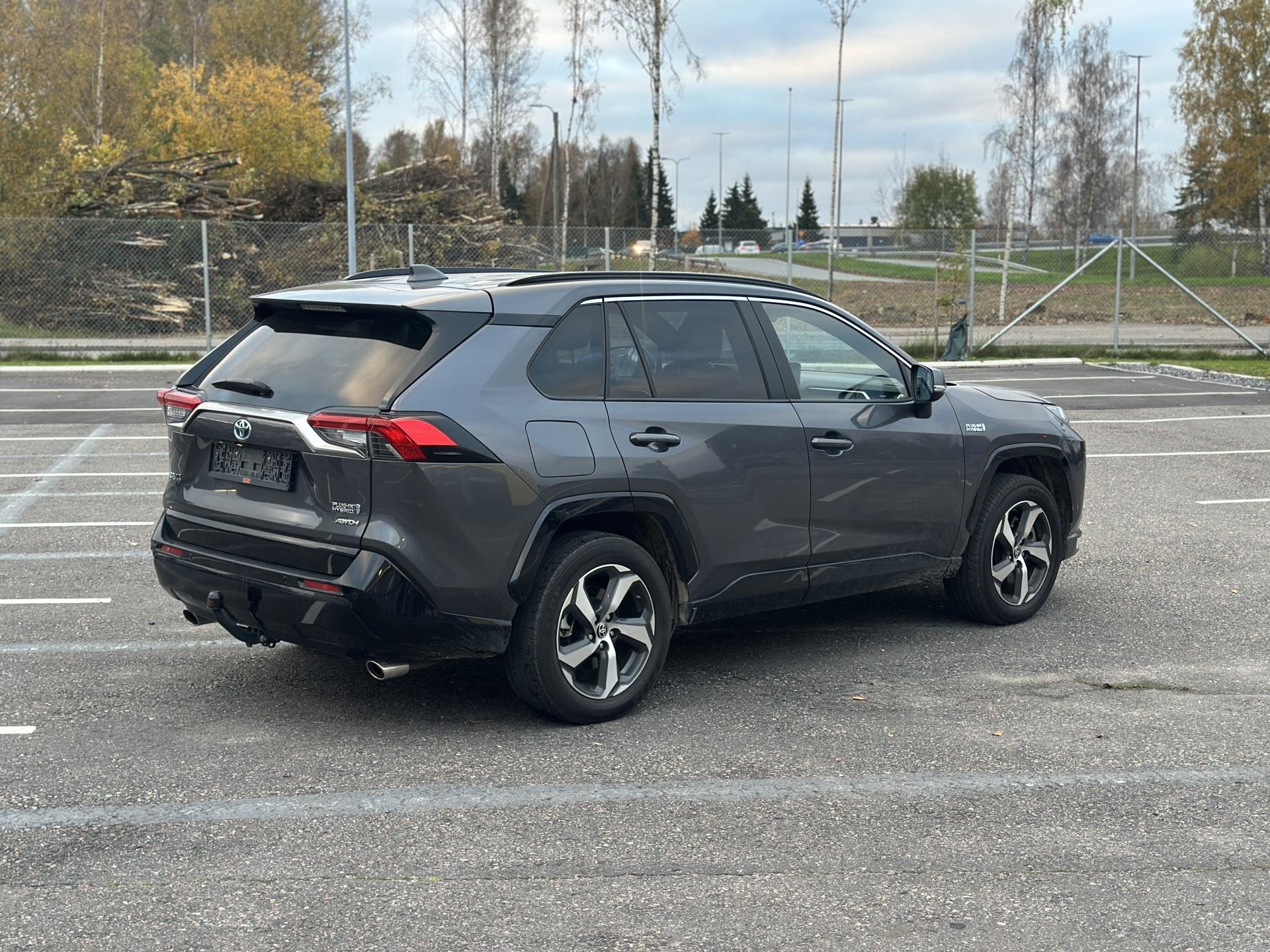 Näytä kaikki kuvat: 2024 Toyota RAV4 Plug-In