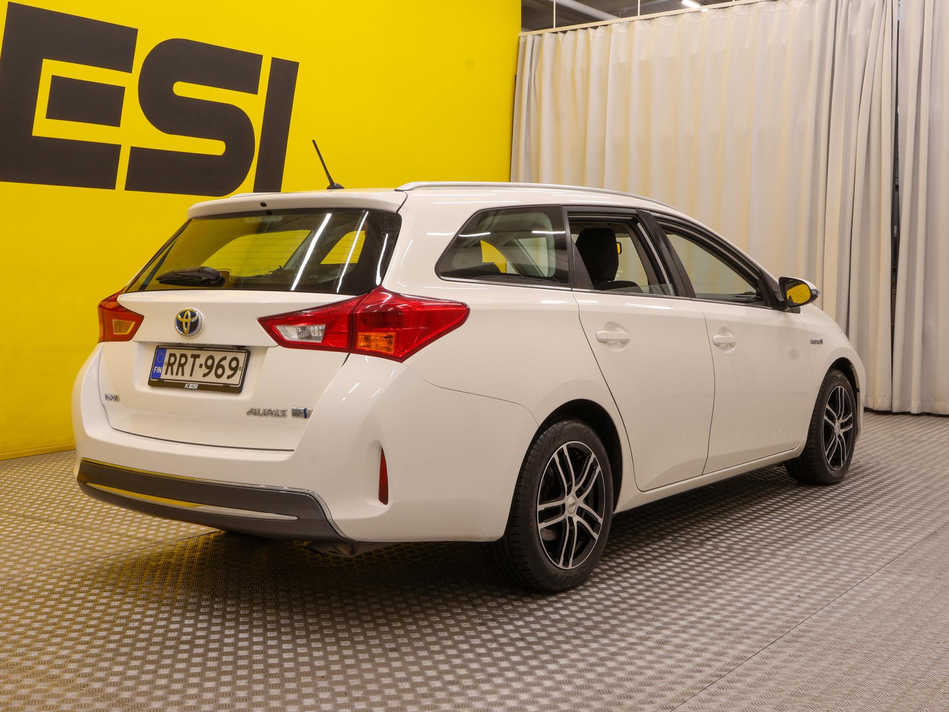 Pienoiskuva 3: 2013 Toyota Auris