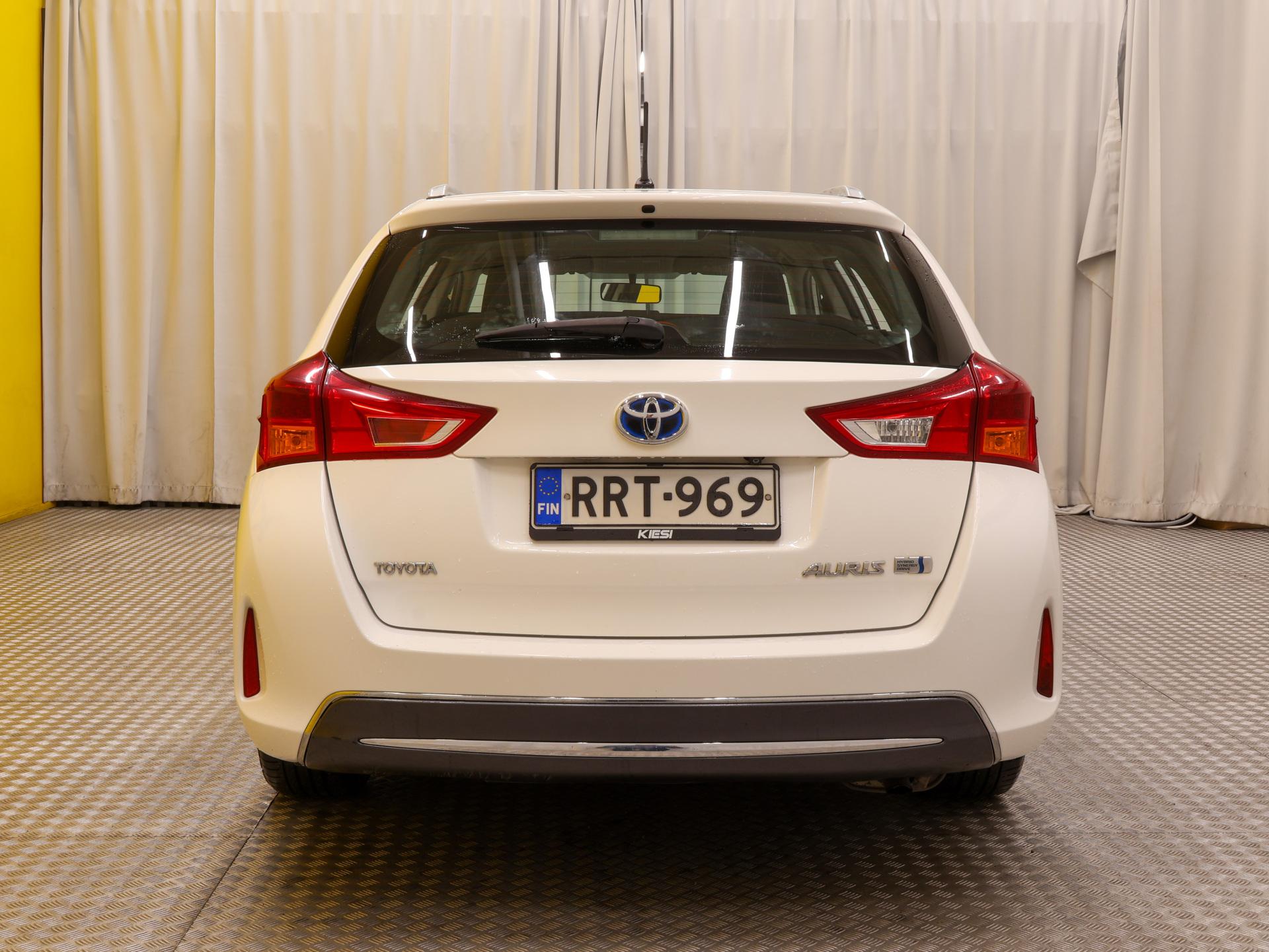 Näytä kaikki kuvat: 2013 Toyota Auris
