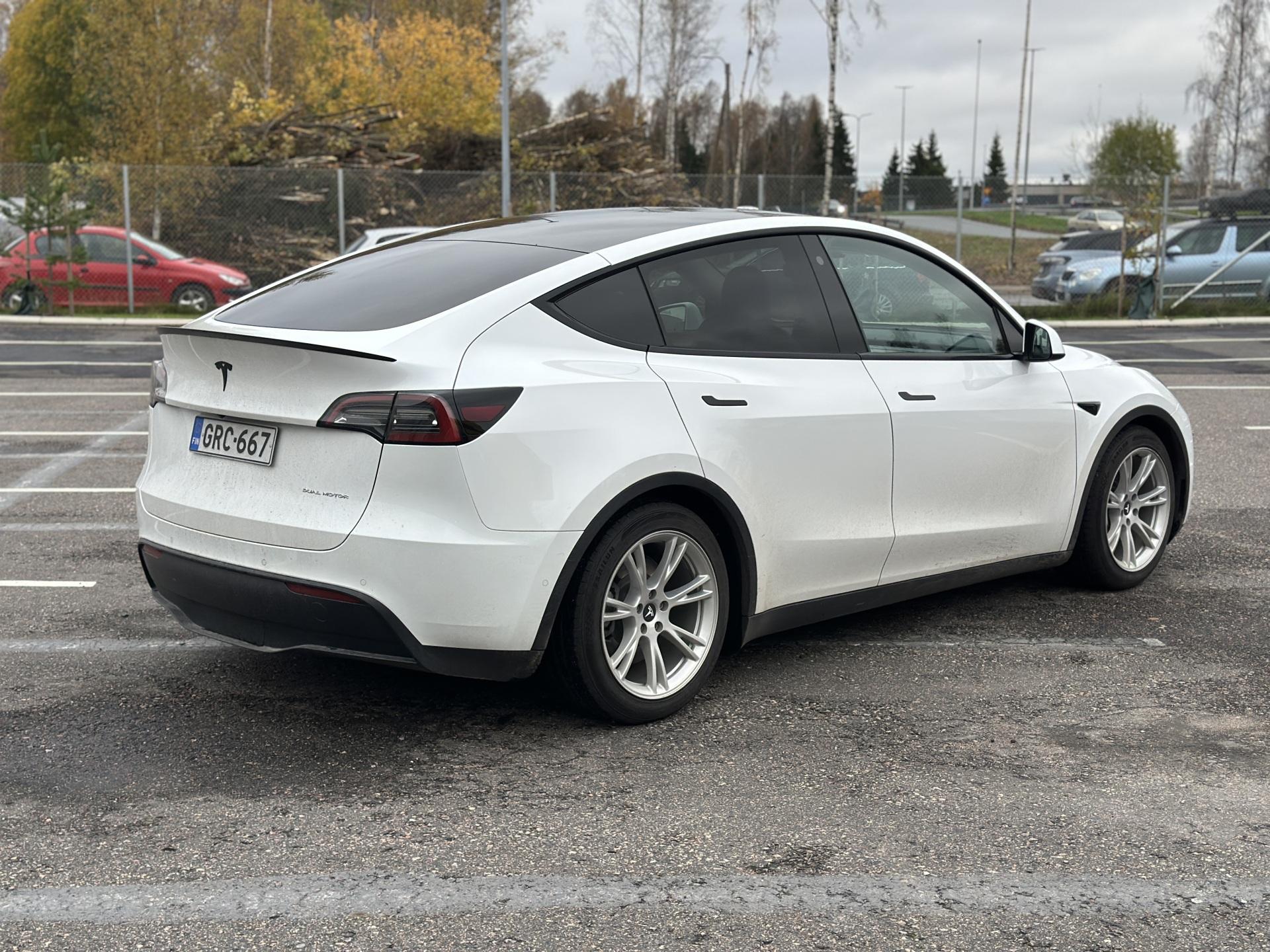 Näytä kaikki kuvat: 2022 Tesla Model Y