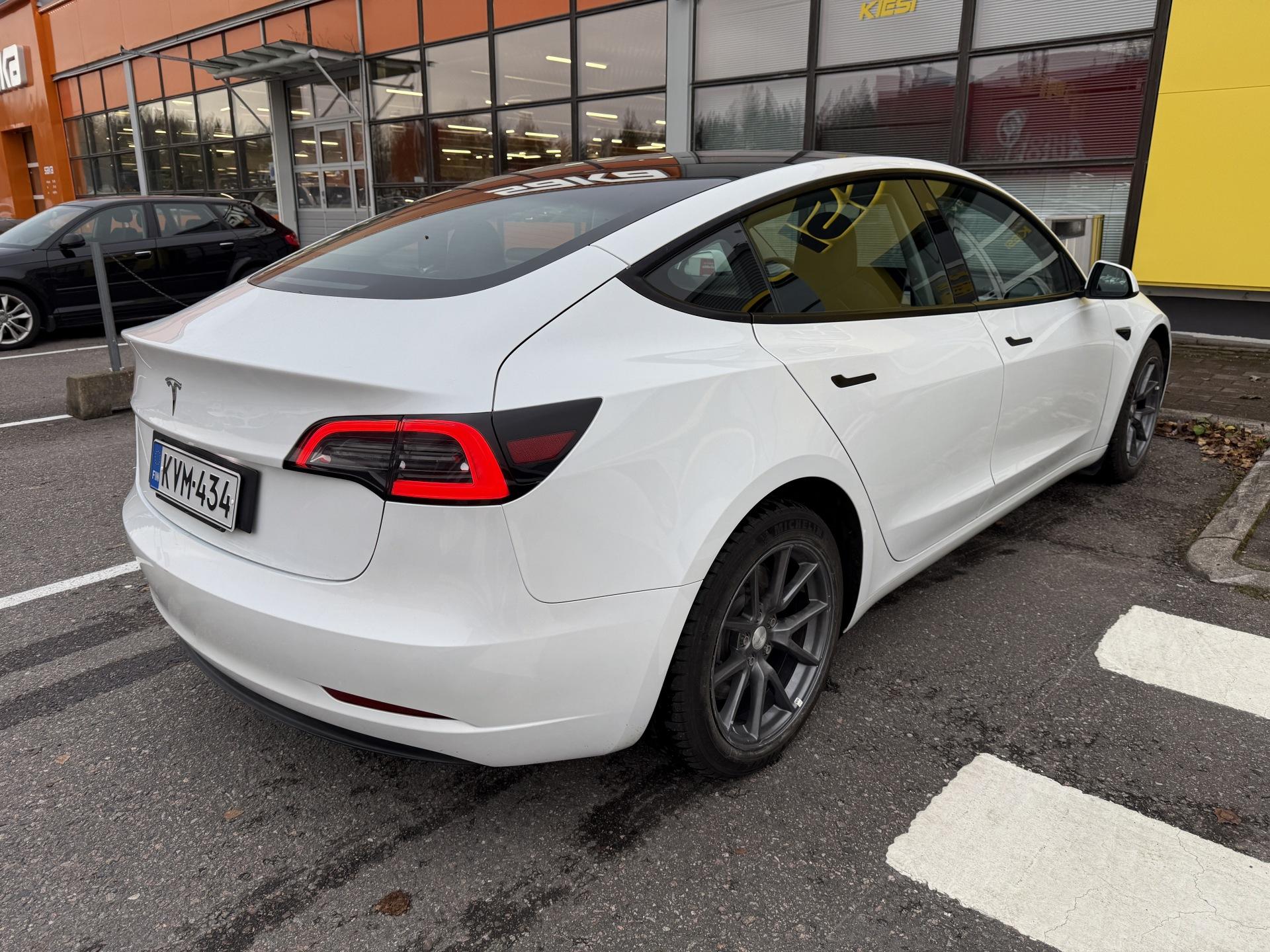Näytä kaikki kuvat: 2023 Tesla Model 3