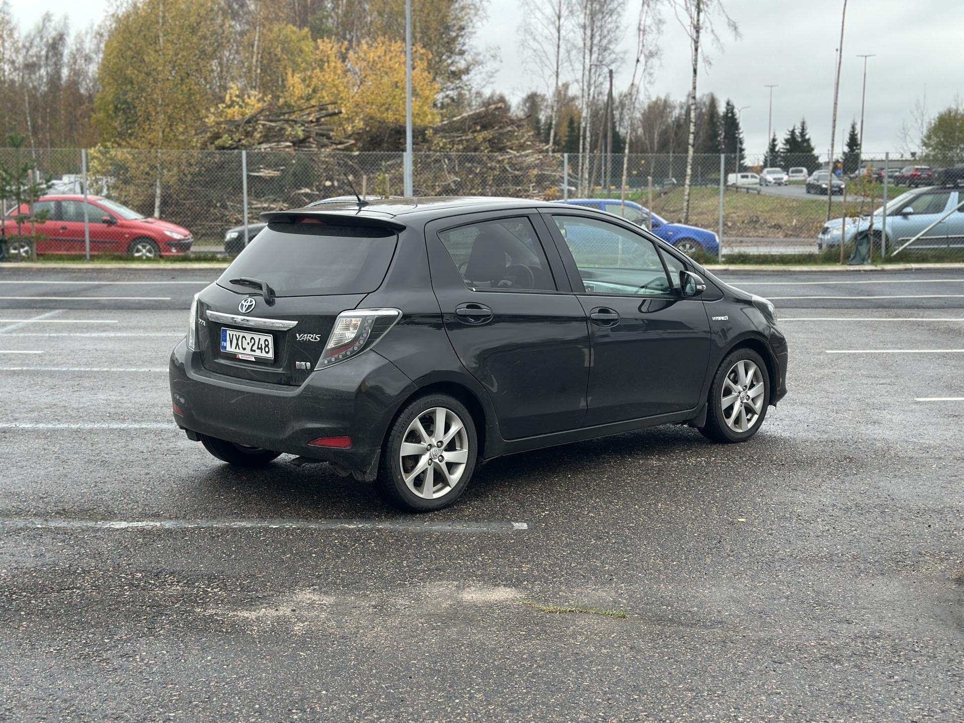 Näytä kaikki kuvat: 2013 Toyota Yaris