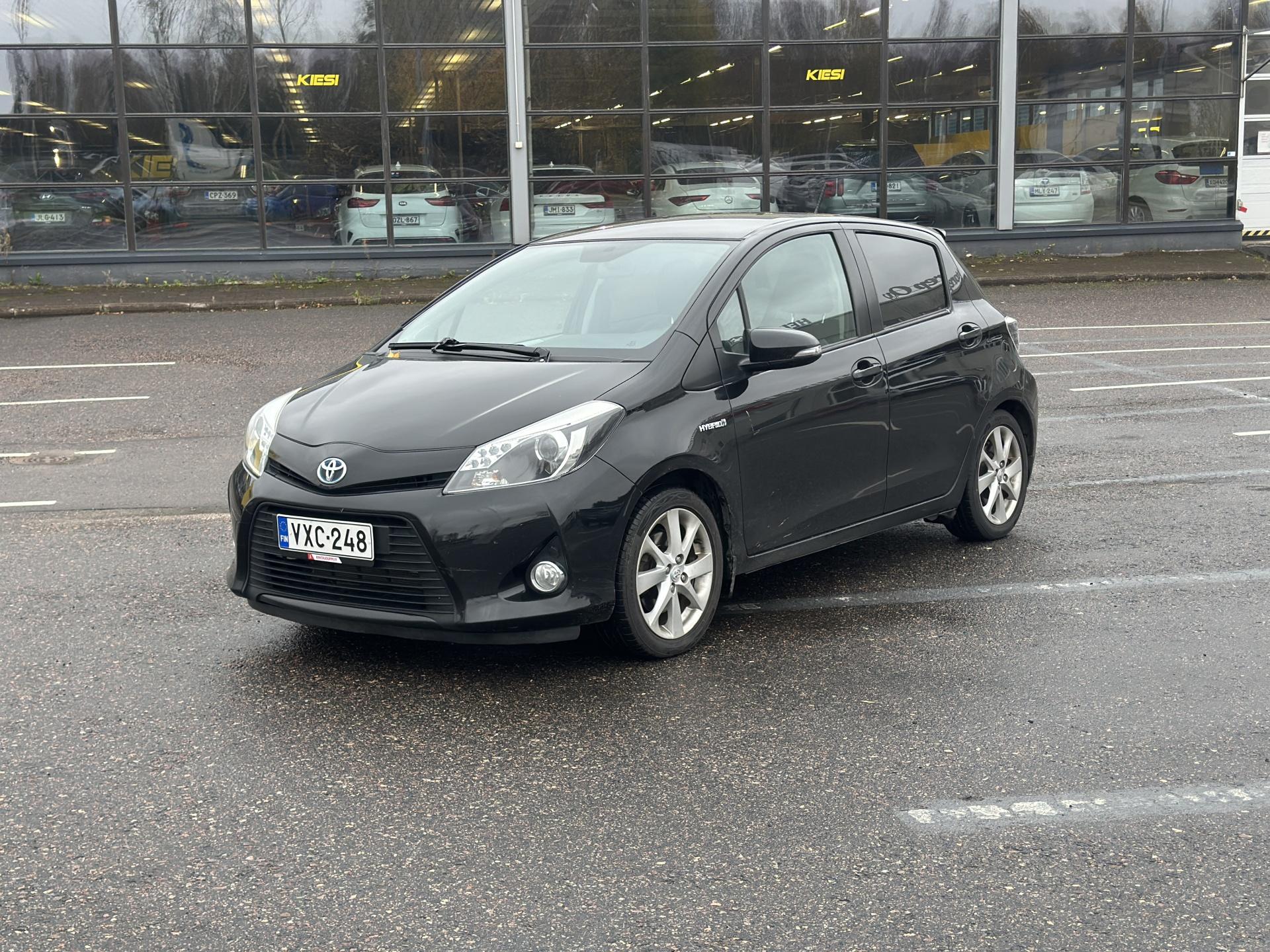 Pienoiskuva 3: 2013 Toyota Yaris