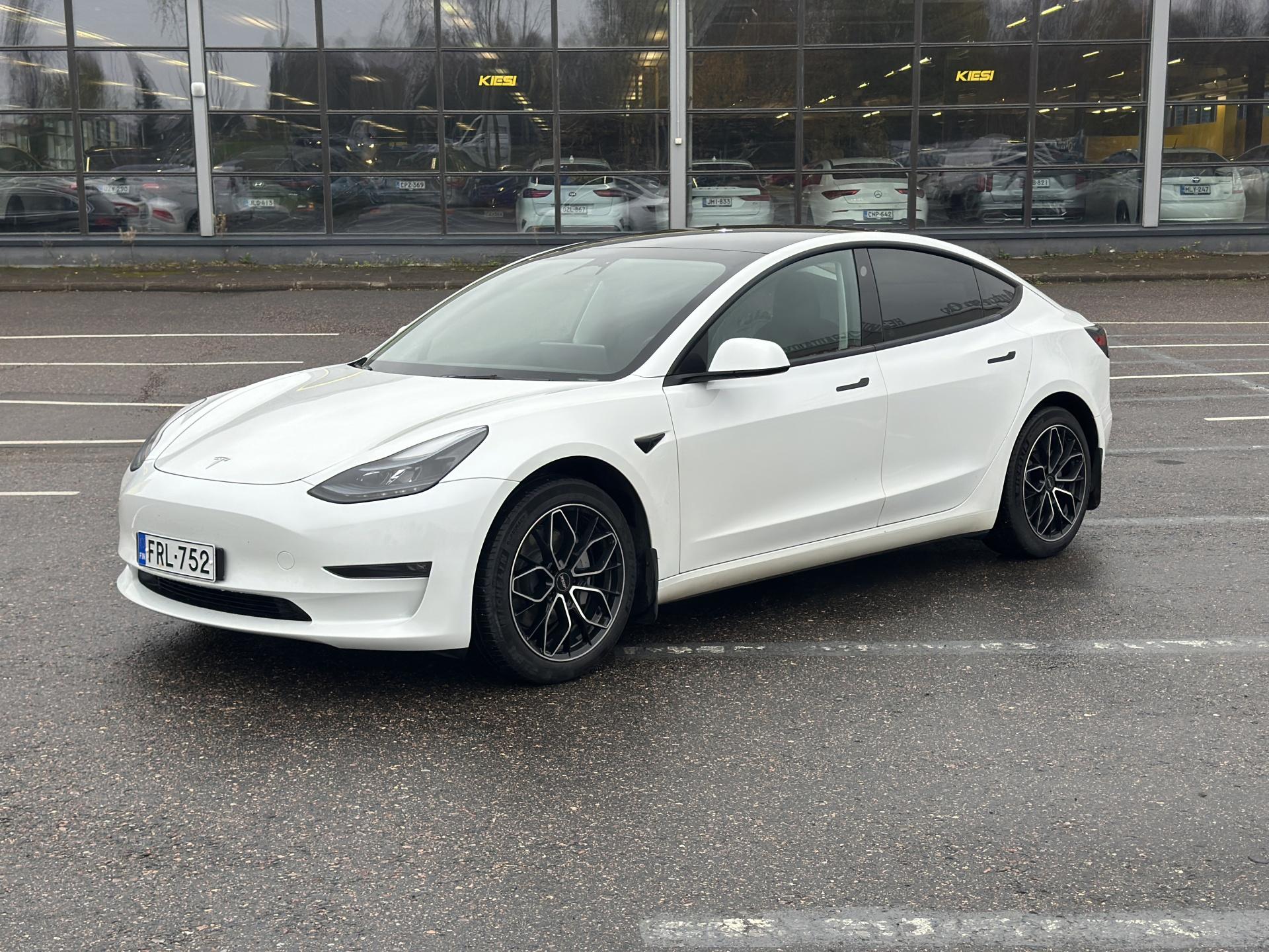 Pienoiskuva 3: 2023 Tesla Model 3