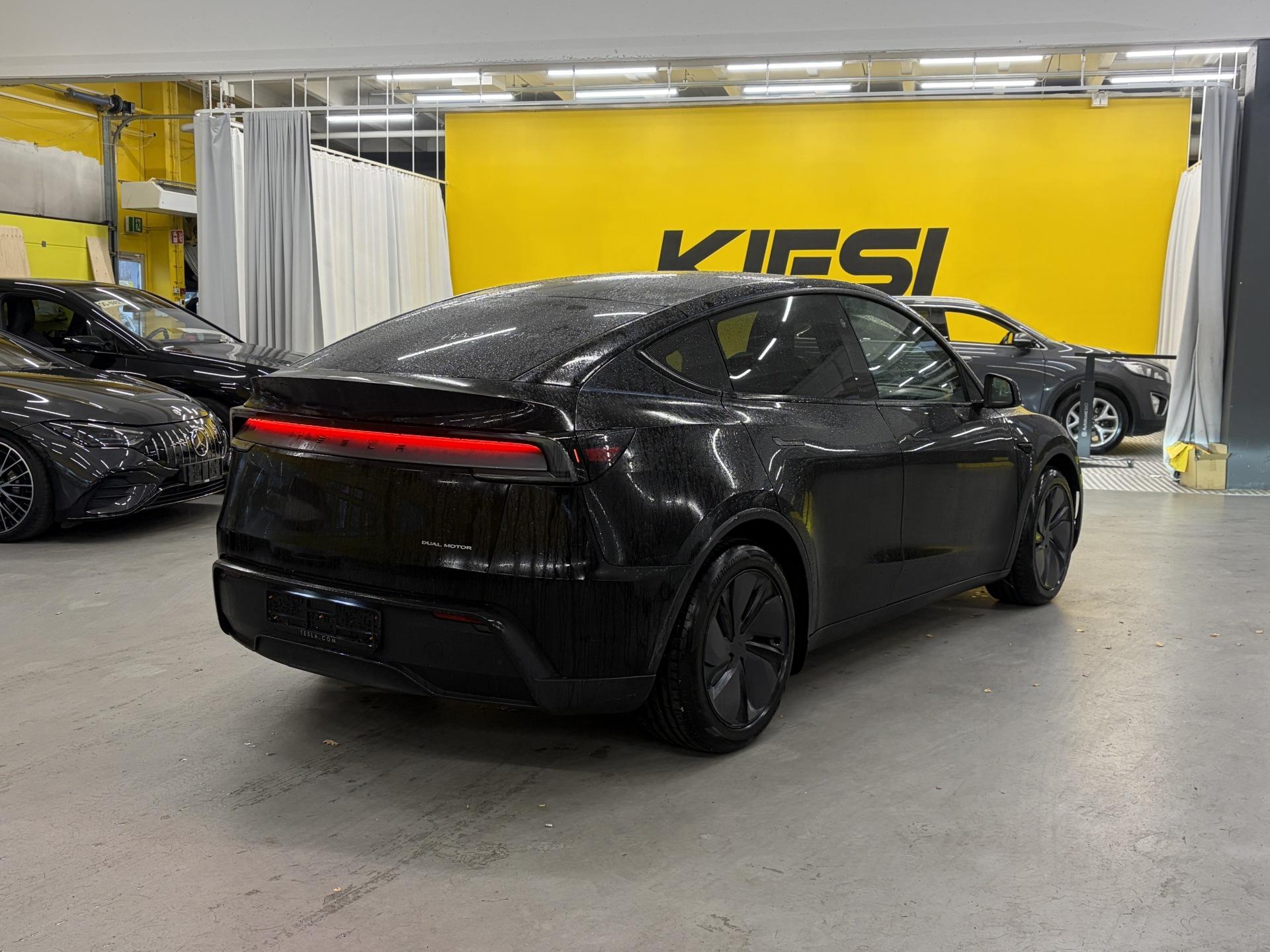 Näytä kaikki kuvat: 2025 Tesla Model Y
