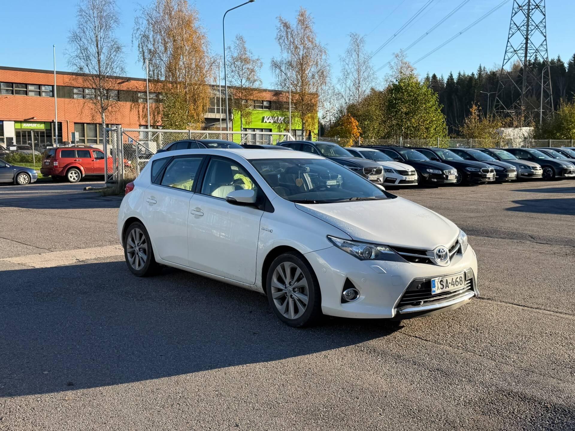 Pienoiskuva 3: 2013 Toyota Auris