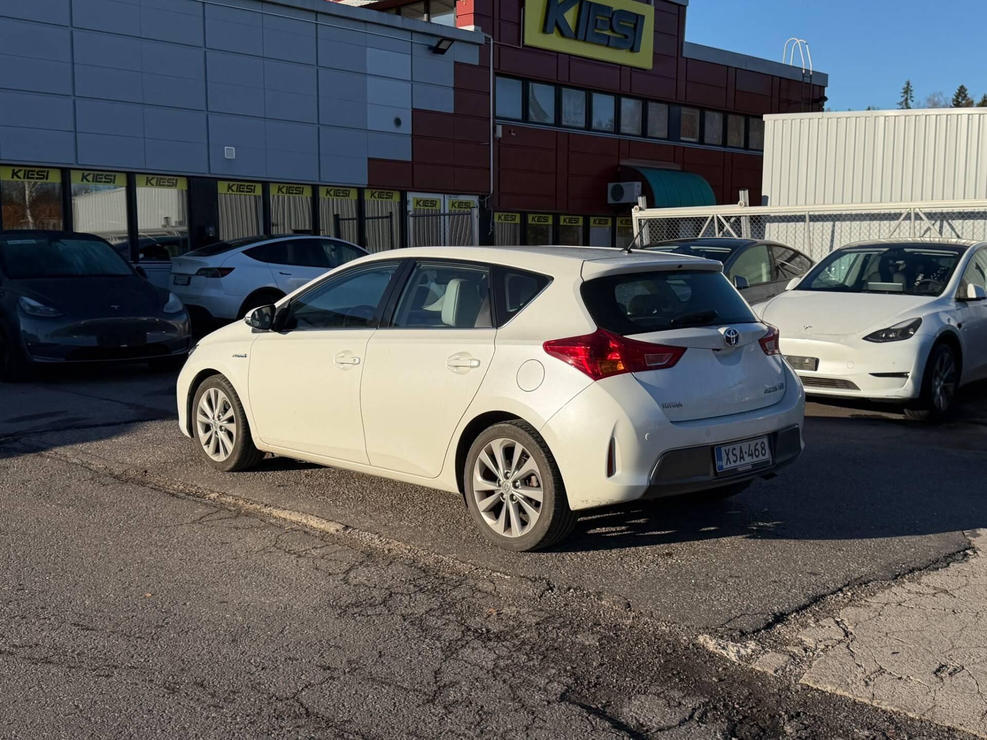 Näytä kaikki kuvat: 2013 Toyota Auris