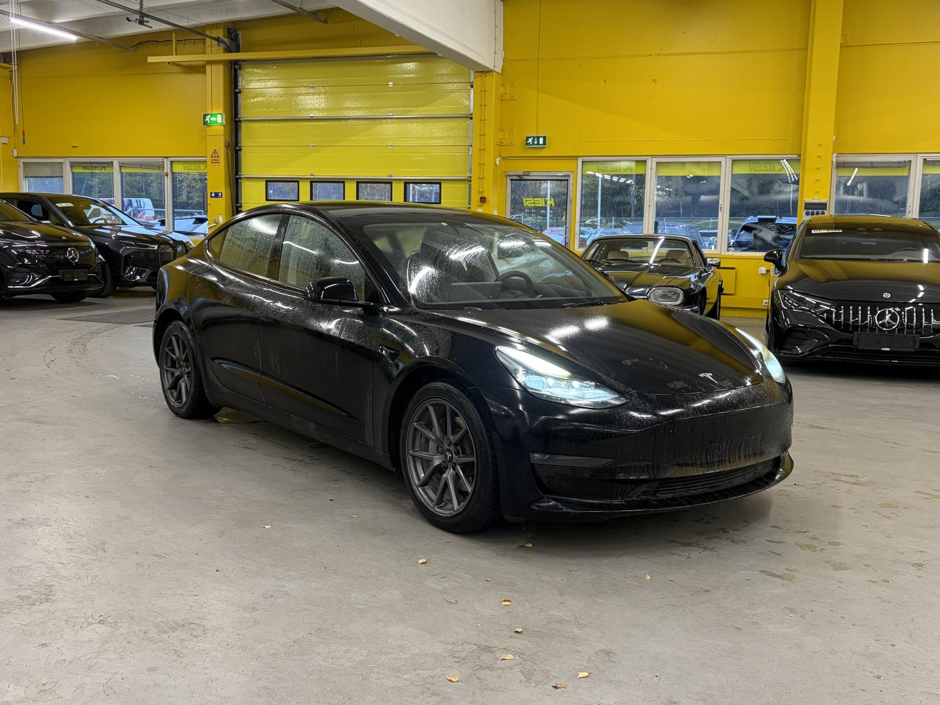 Pienoiskuva 3: 2021 Tesla Model 3