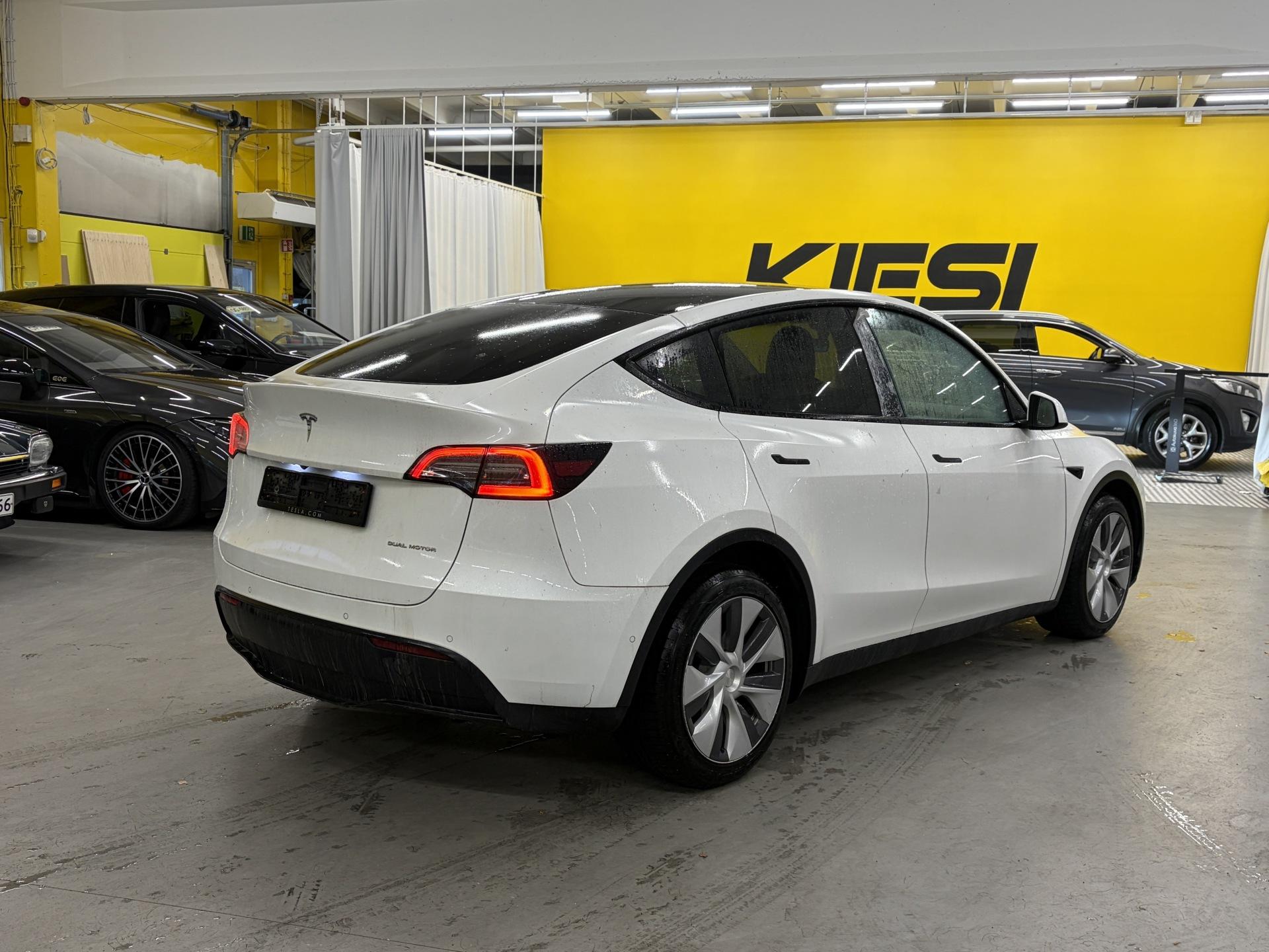 Näytä kaikki kuvat: 2022 Tesla Model Y