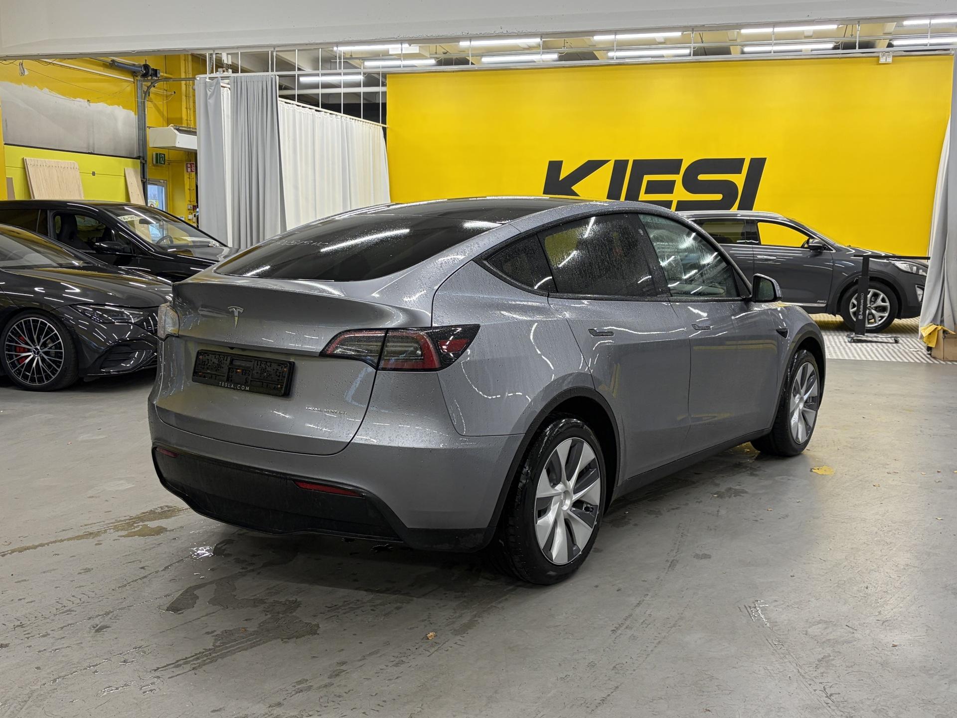 Näytä kaikki kuvat: 2024 Tesla Model Y