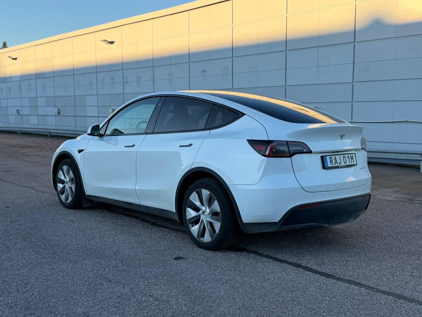 Näytä kaikki kuvat: 2023 Tesla Model Y