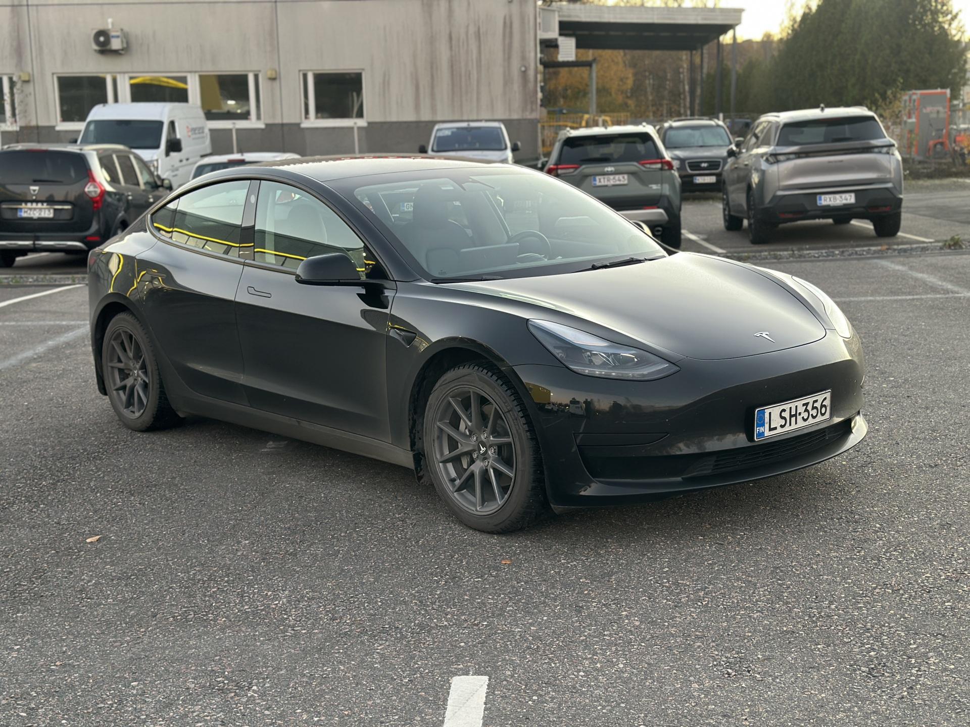 Pienoiskuva 3: 2023 Tesla Model 3