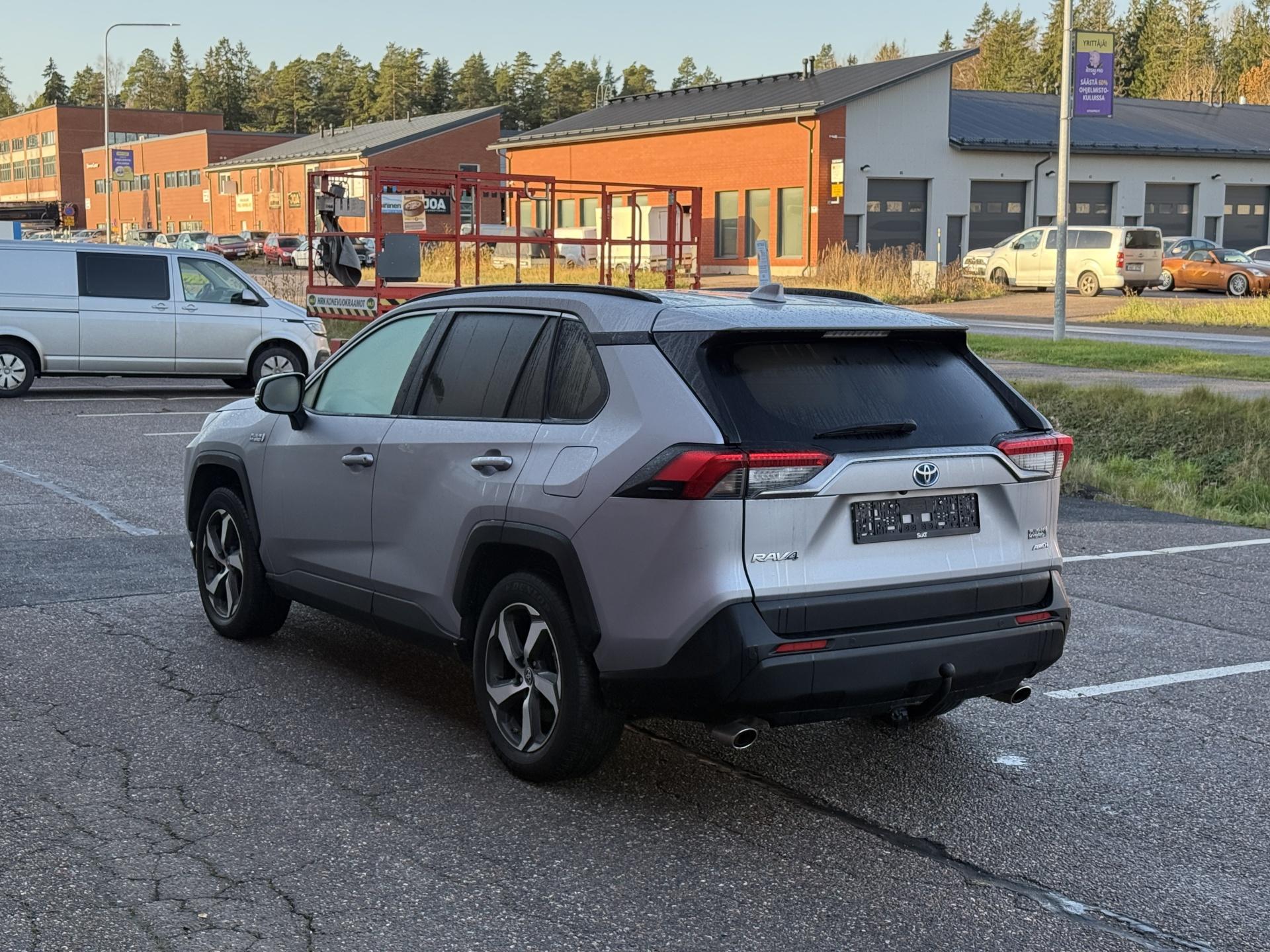 Näytä kaikki kuvat: 2024 Toyota RAV4 Plug-In
