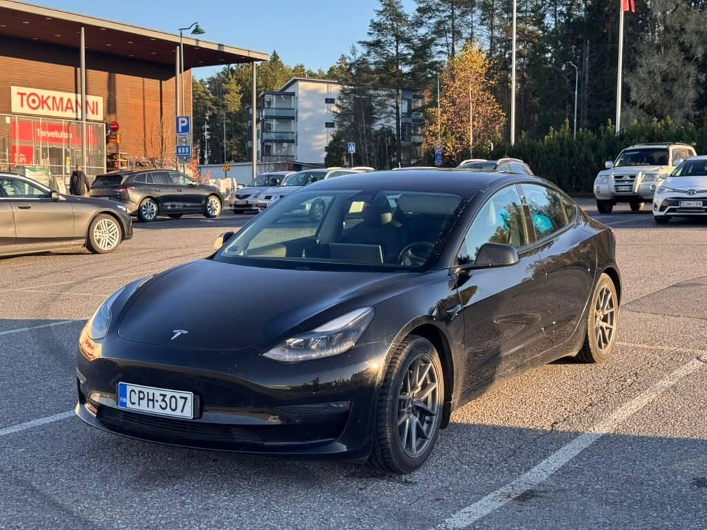 Pienoiskuva 3: 2021 Tesla Model 3